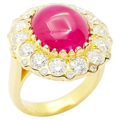 Anillo de Rubí Cabujón con Diamantes engastado en Oro de 18K