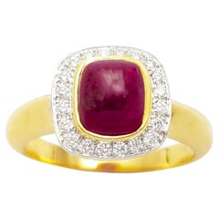 Anello con rubino cabochon e diamante con montatura in oro 18K