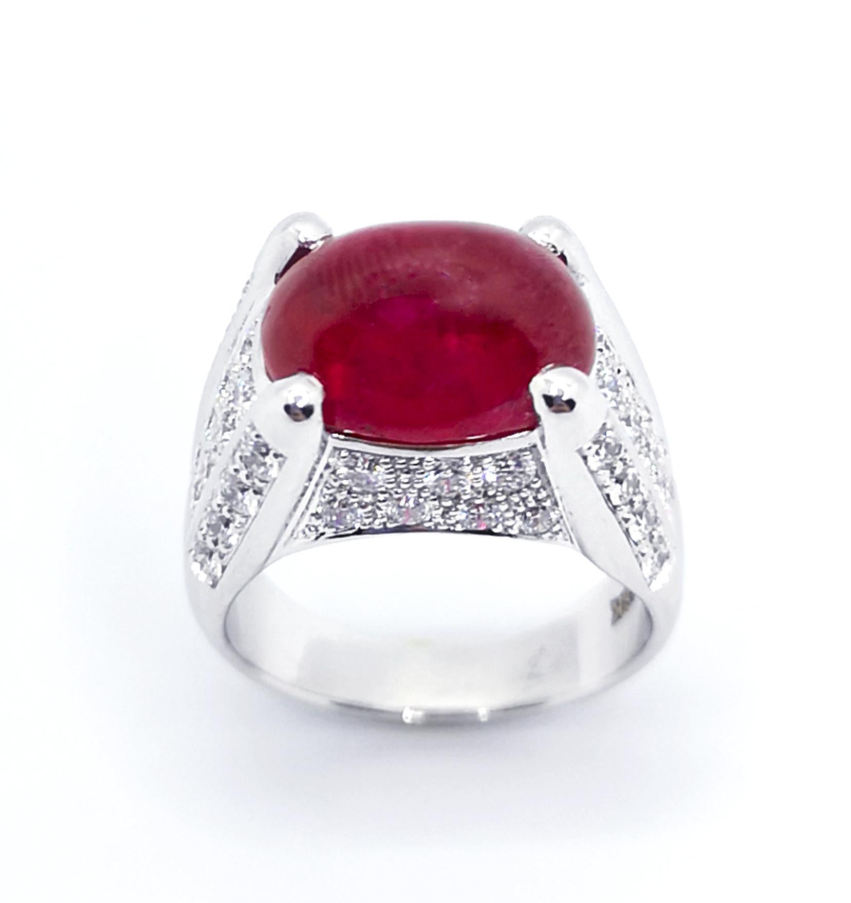 Cabochon Rubin mit Diamantring in 18K Weißgoldfassung im Angebot 8