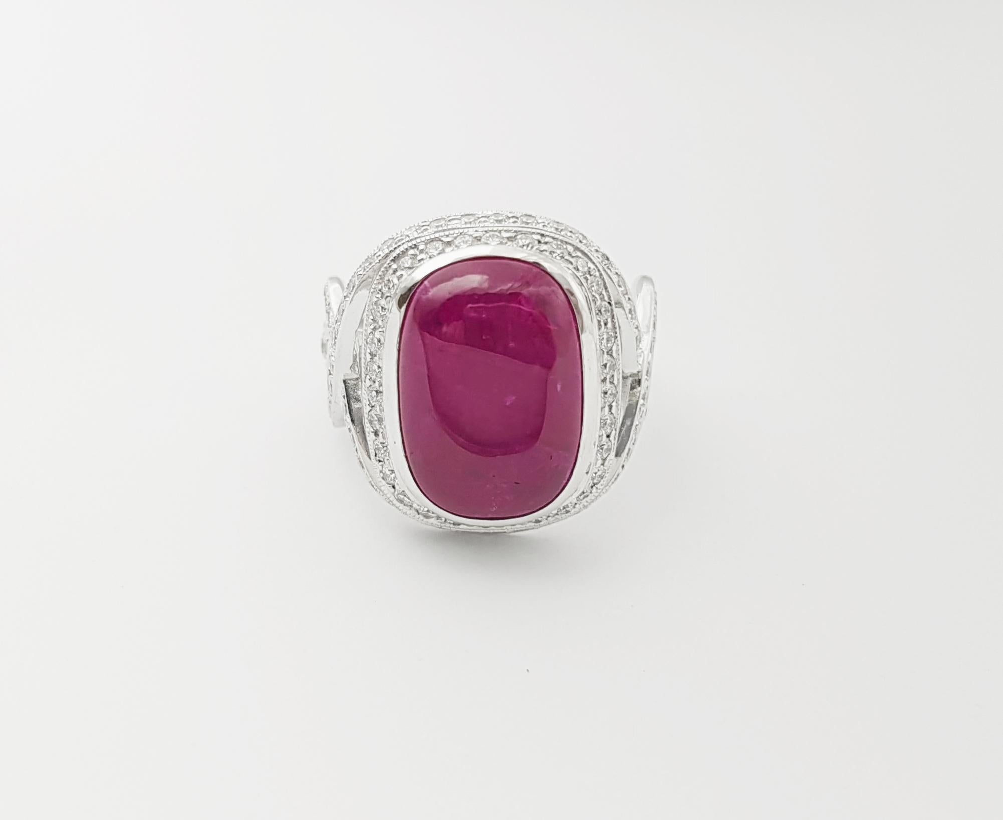 Anello con rubino cabochon e diamante incastonato in oro bianco 18 carati in vendita 4