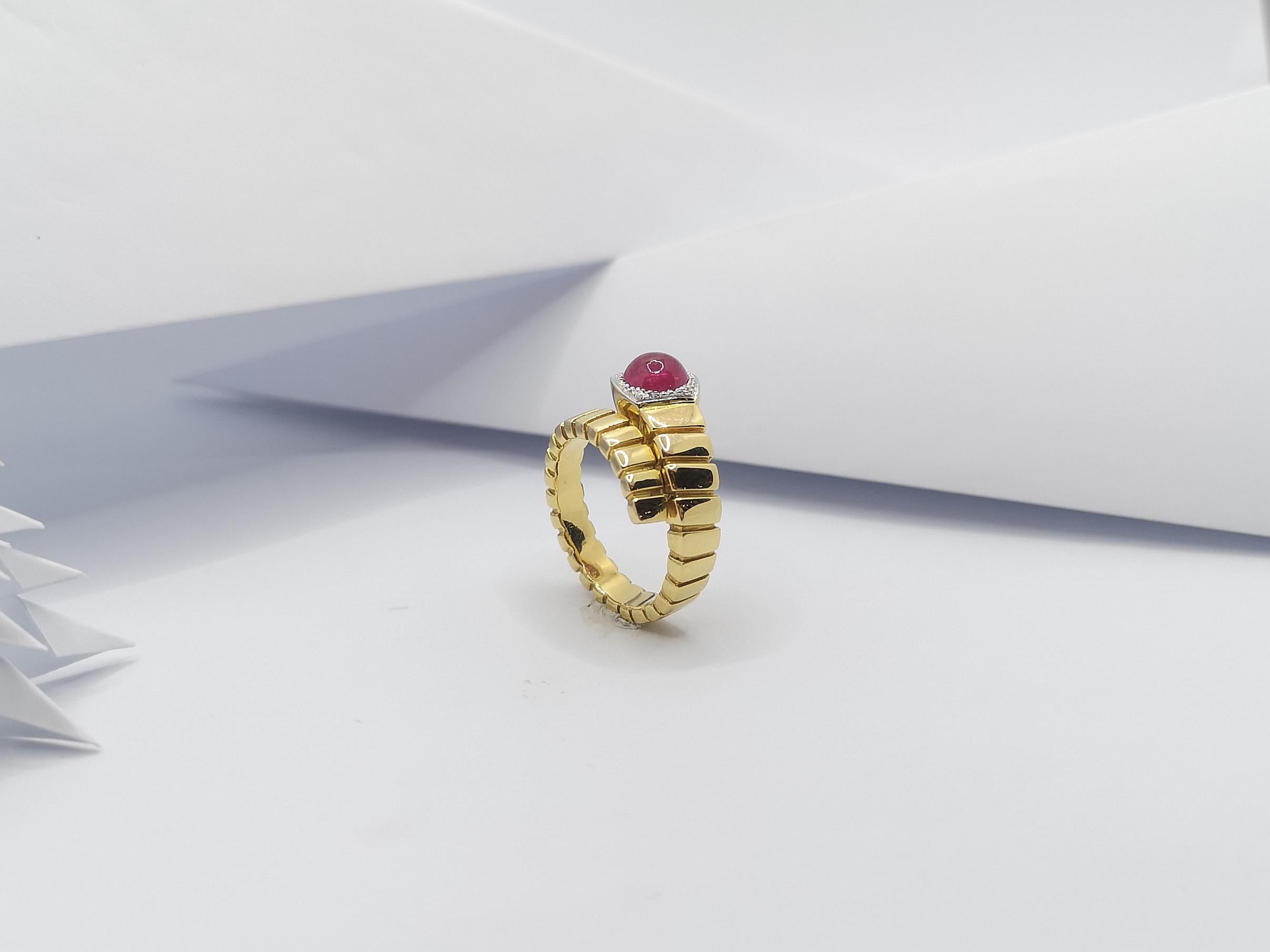 Cabochon Ruby with Diamond Serpent Ring Set in 18 Karat Gold Setting For Sale 5
