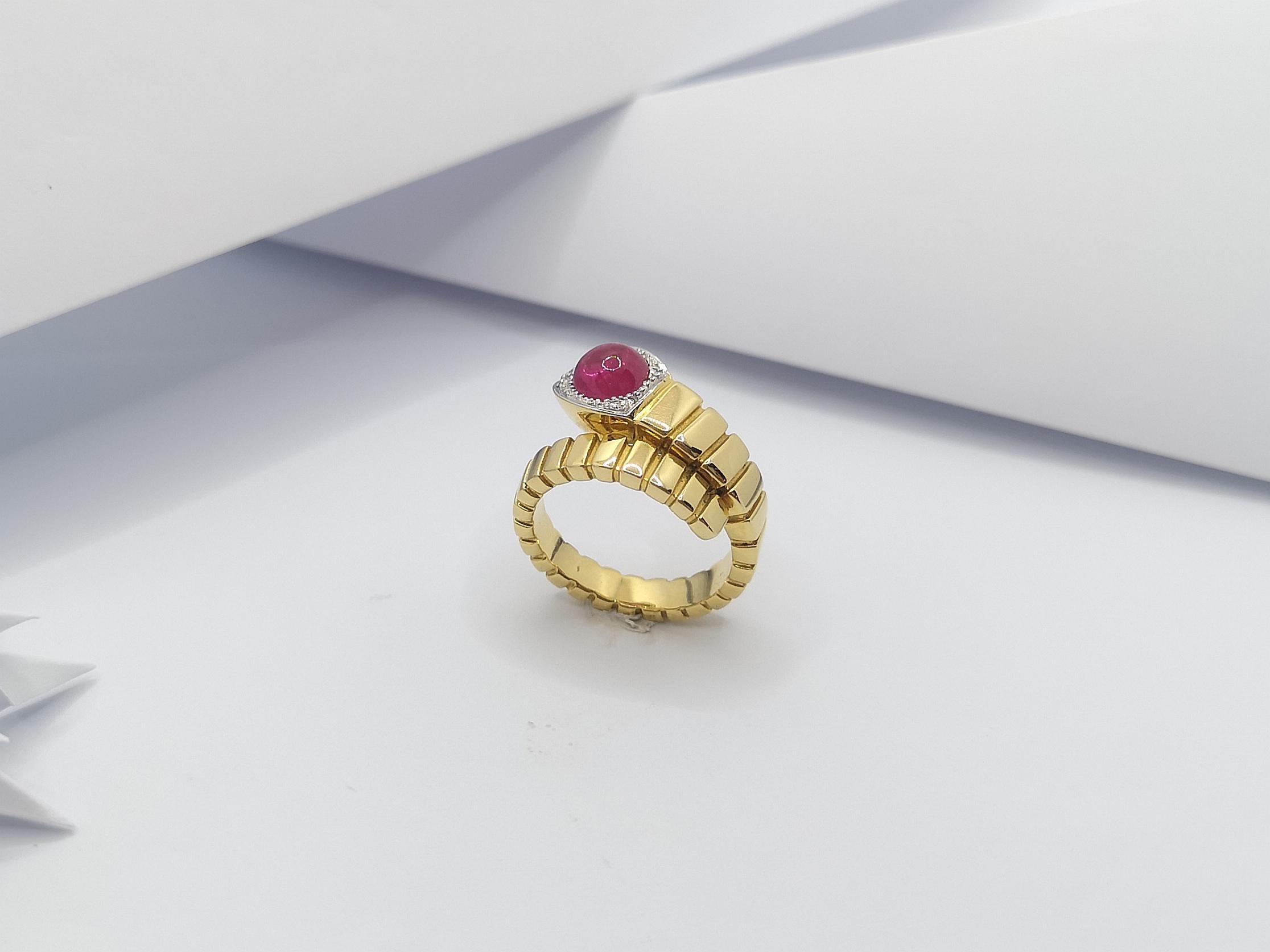 Cabochon Ruby with Diamond Serpent Ring Set in 18 Karat Gold Setting For Sale 8
