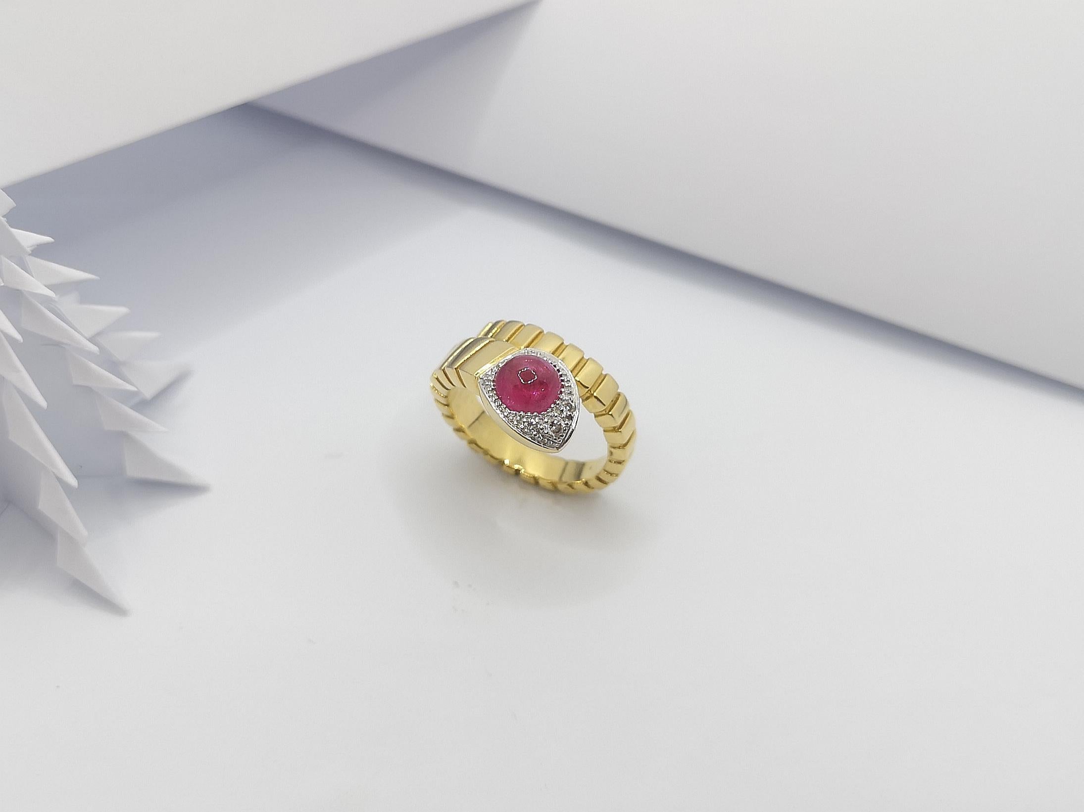 Cabochon Ruby with Diamond Serpent Ring Set in 18 Karat Gold Setting For Sale 3