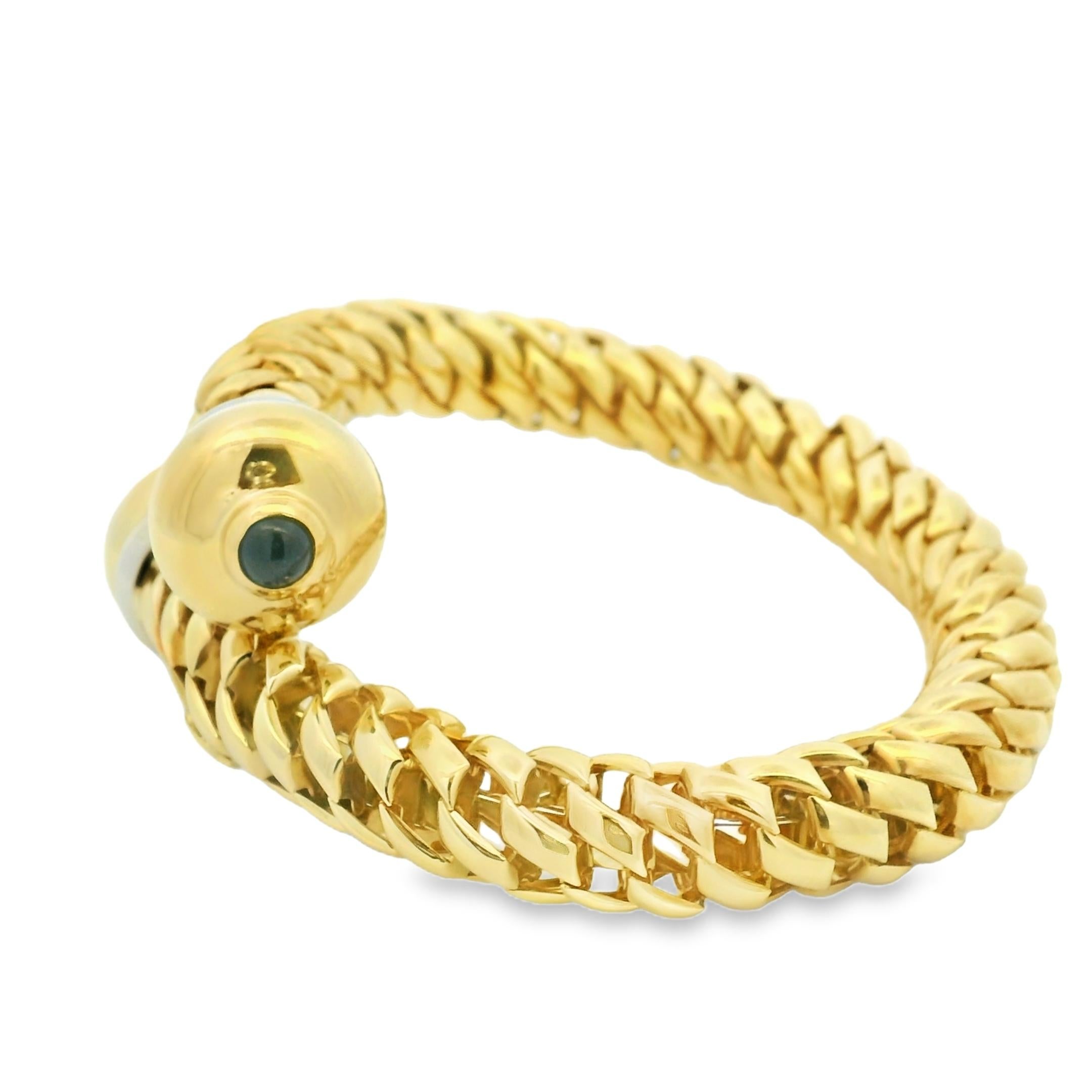 Cabochon Sapphire 18-Karat Textured Wrap Cuff Bracelet En Stock Contemporáneo en venta