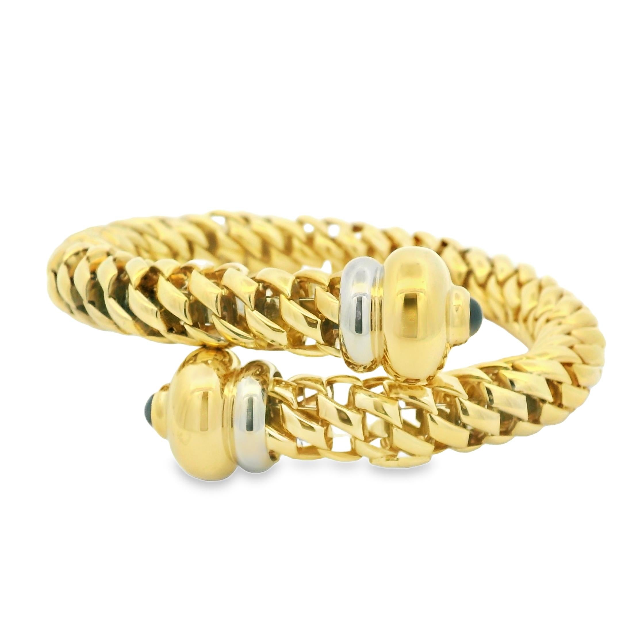 De las mujeres Cabochon Sapphire 18-Karat Textured Wrap Cuff Bracelet En Stock en venta