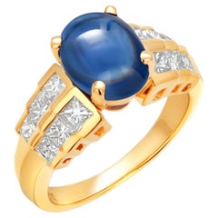 Vintage Cabochon Sapphire 4.14 Carat Princess Diamonds 1.20 Carat 18 Karat Gold Ring 