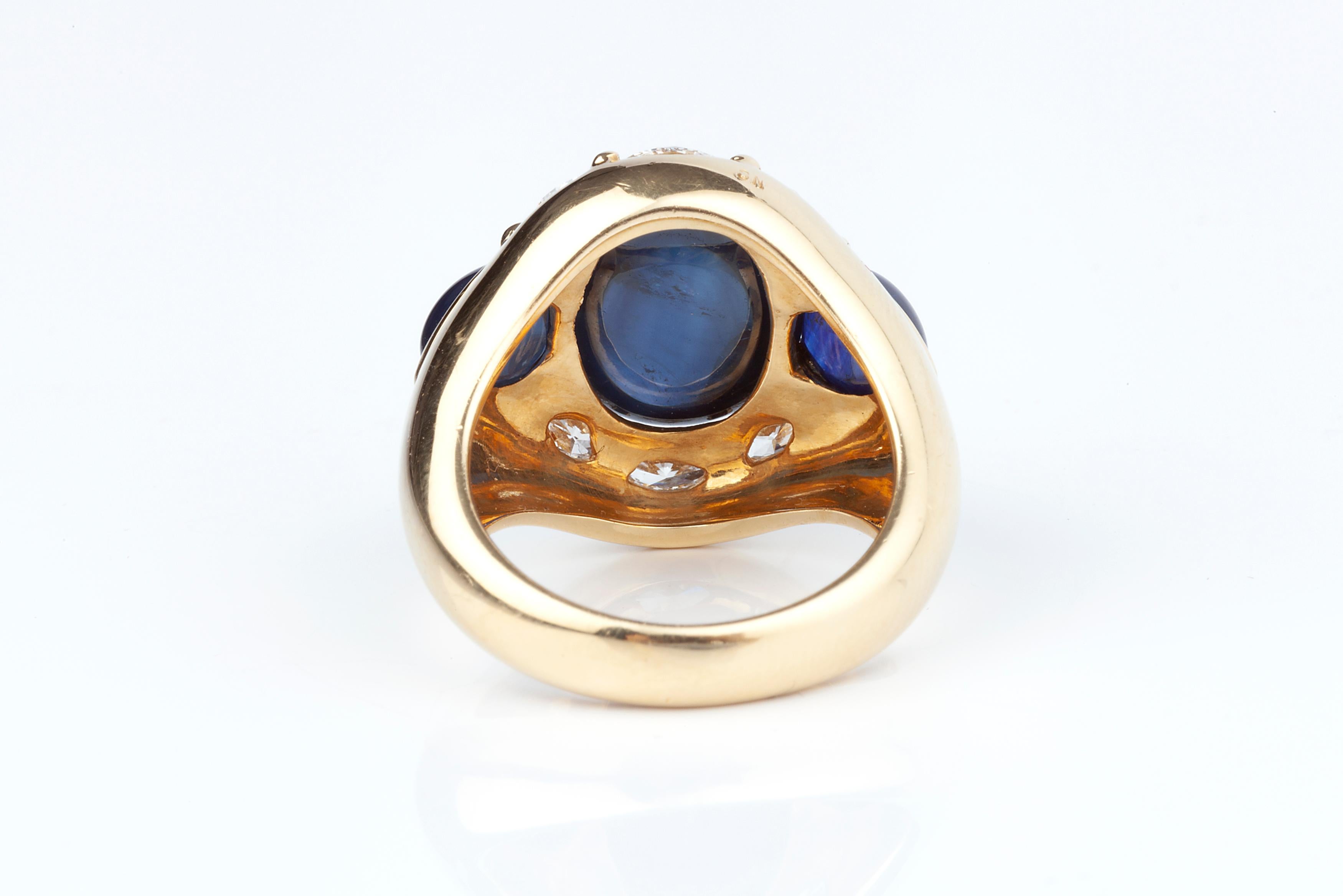 Cabochon Sapphire and Diamond 1970s 18 Karat Gold Dress Ring For Sale 4