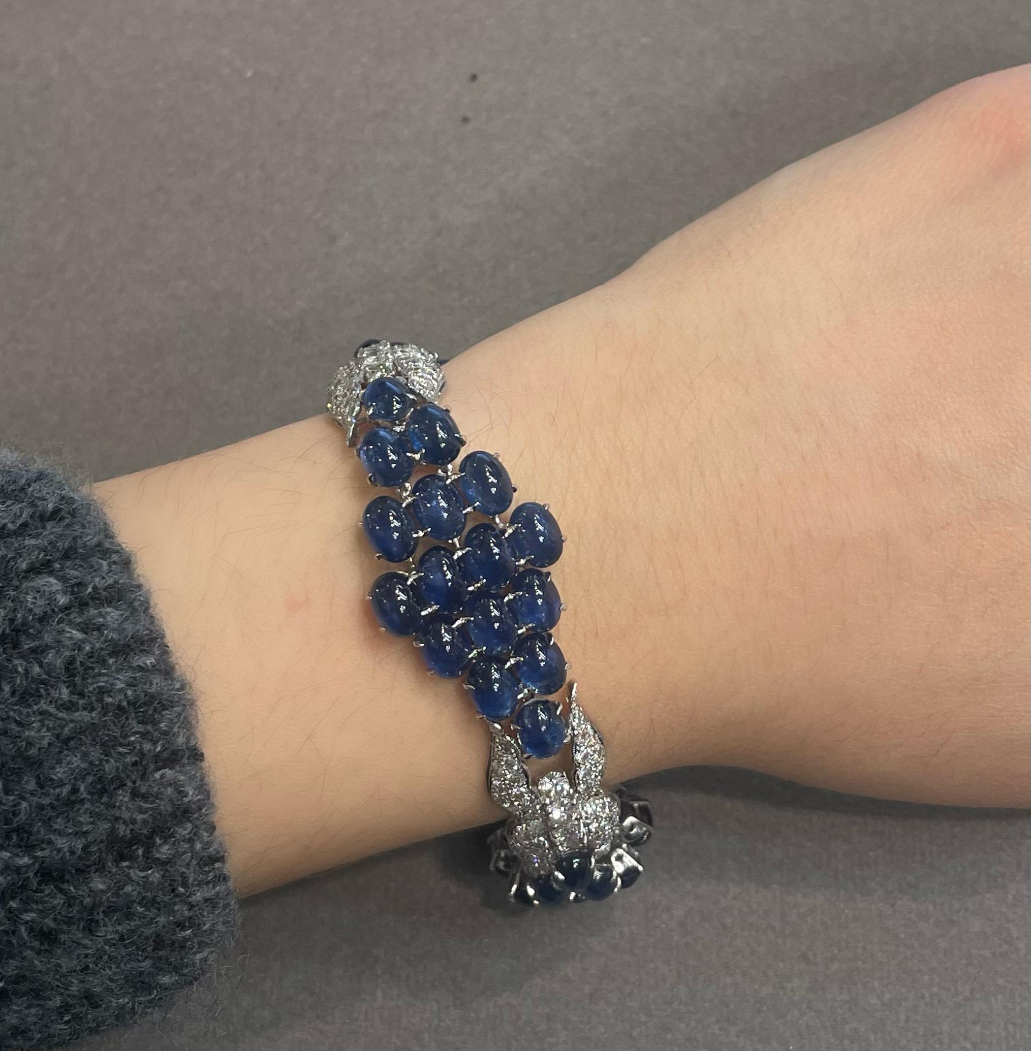 Bracelet saphir cabochon

Bracelet serti de 48 saphirs cabochons et de diamants ronds. 

Poids approximatif des saphirs : 59.70 carats
Poids approximatif du diamant :  6,60 carats
Dimensions approximatives : 7.5