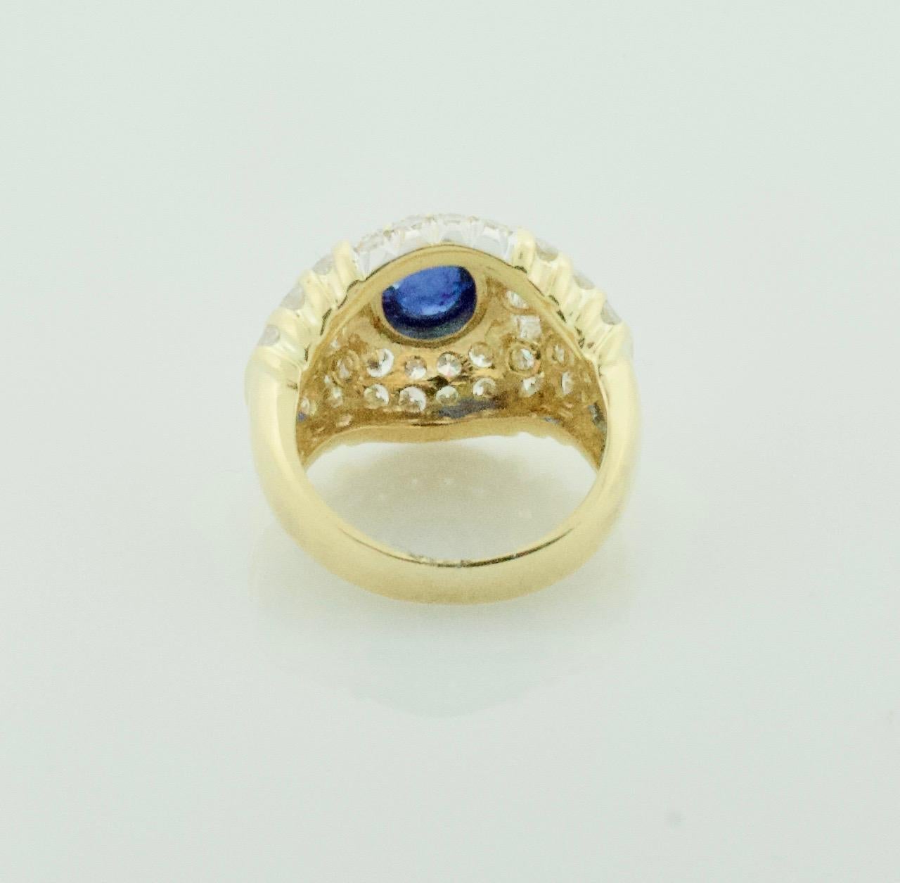 Modern Cabochon Sapphire and Diamond Fashion Ring in 18 Karat Yellow Gold circa 1970s For Sale