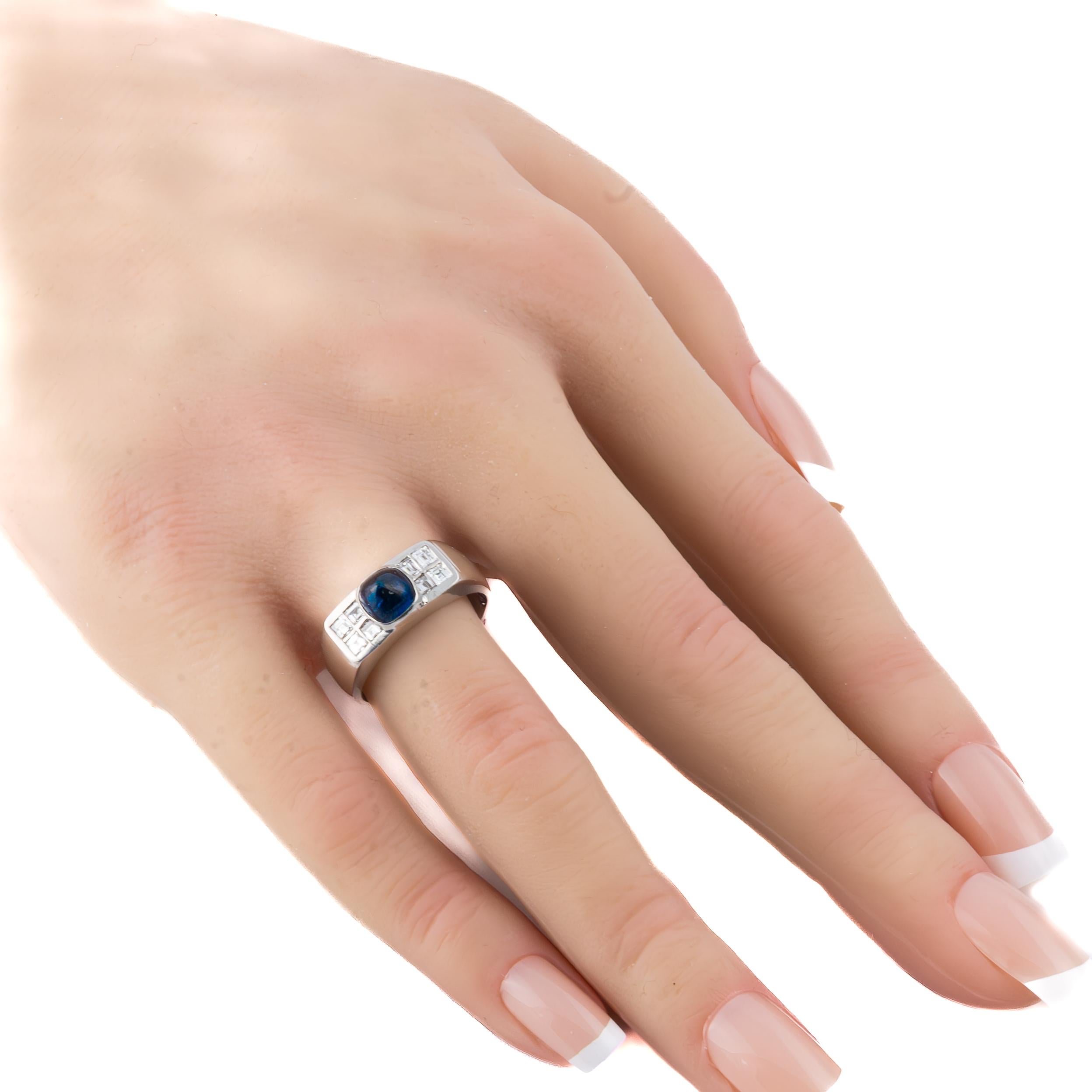 Cabochon Anello con zaffiro cabochon e diamante in platino in vendita
