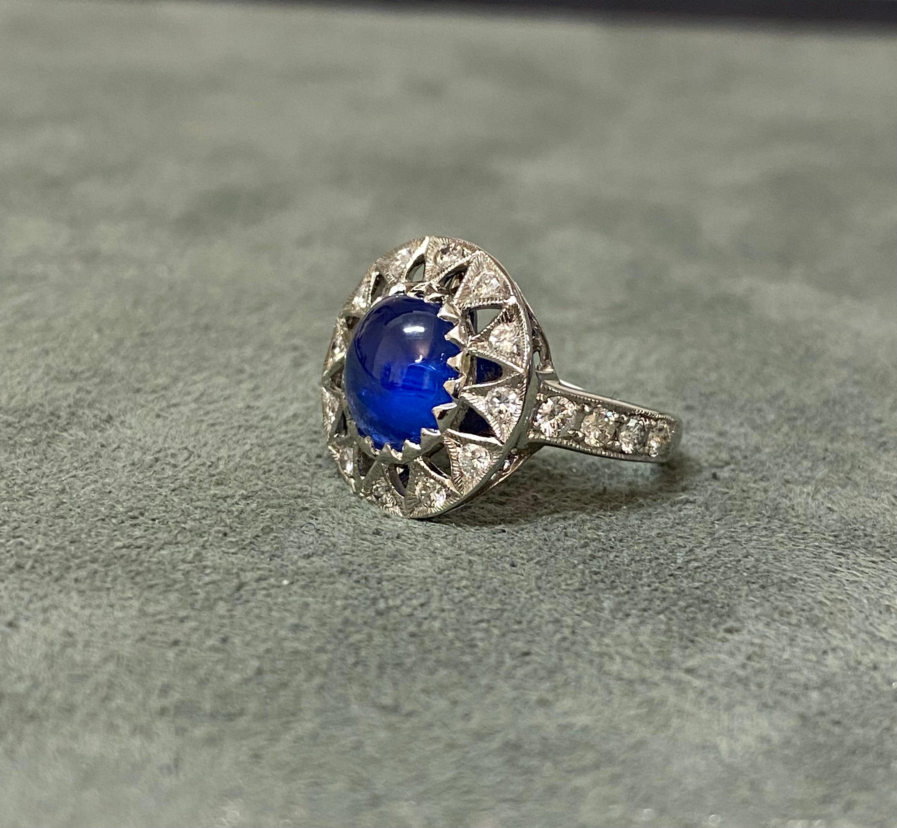 Ring mit Cabochon-Saphir und Diamant im Angebot 1
