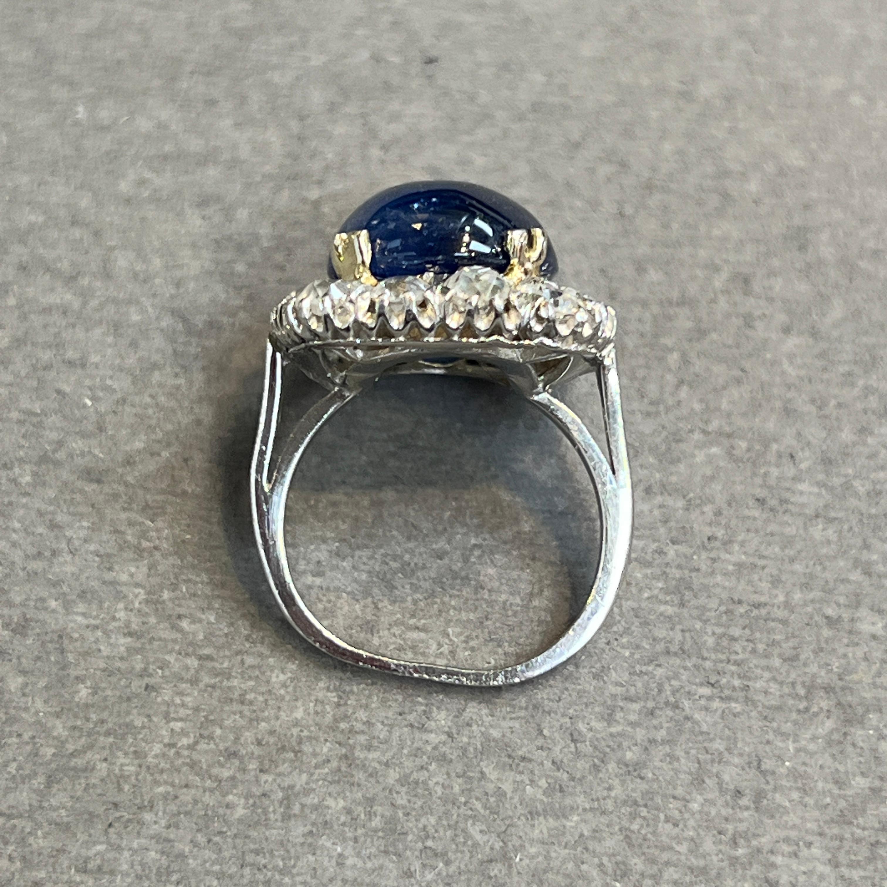 Donna Anello con zaffiro e diamante cabochon in vendita