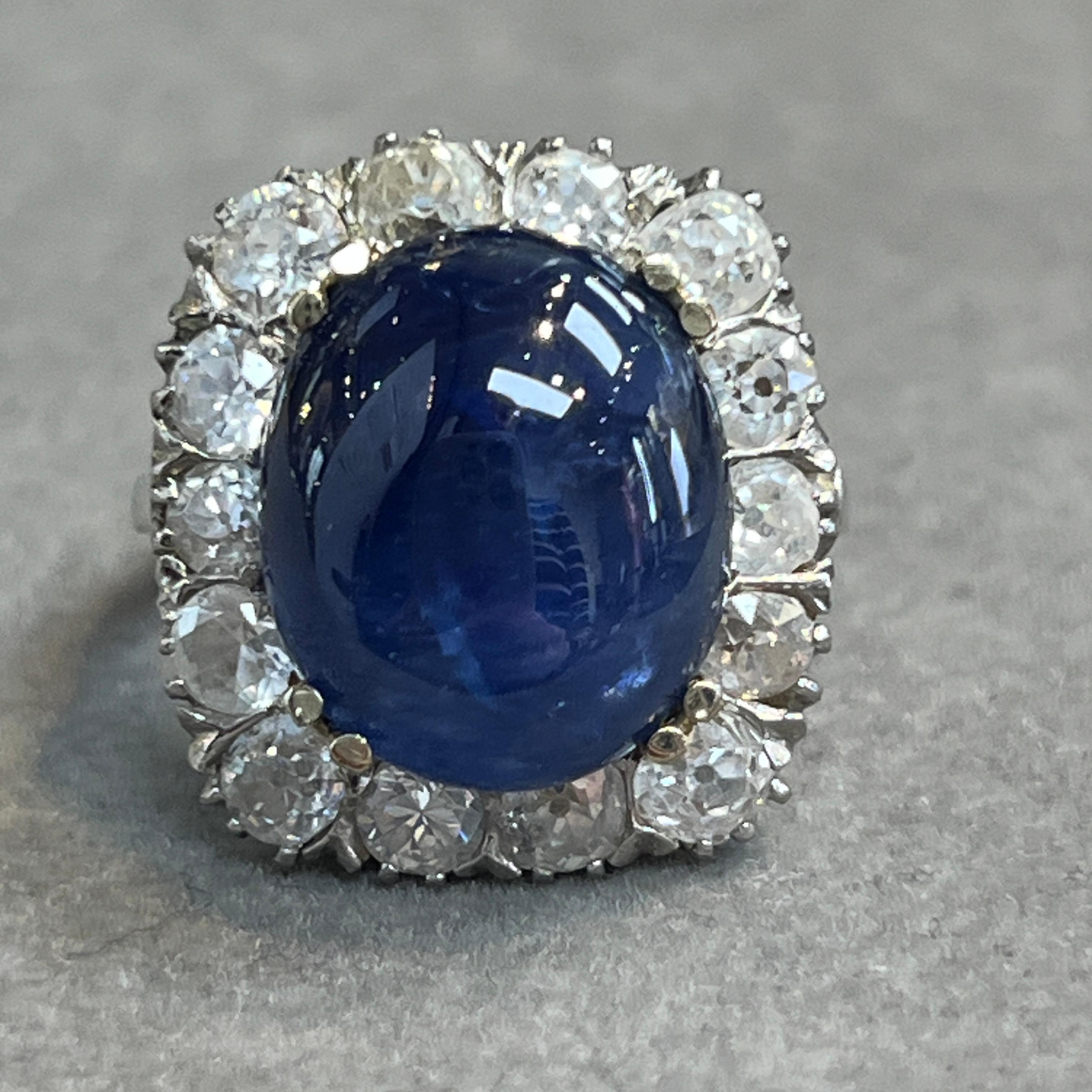 Anello con zaffiro e diamante cabochon in vendita 1