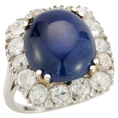 Ring mit Cabochon-Saphir und Diamant