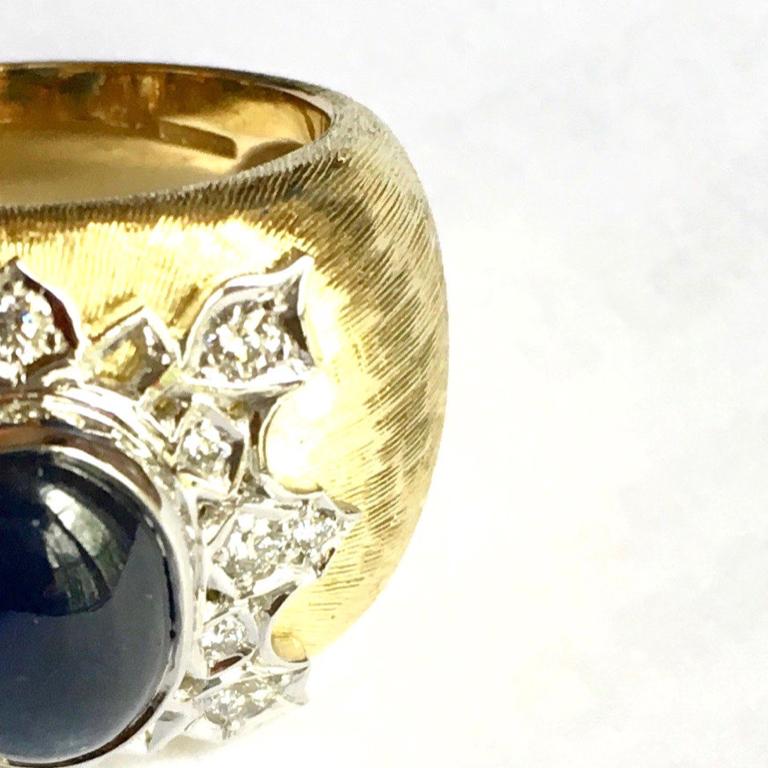 18 Karat Weißgold 1,5 Karat Cabochon Saphir und Diamant Strukturierter Bombé Ring (Gemischter Schliff)