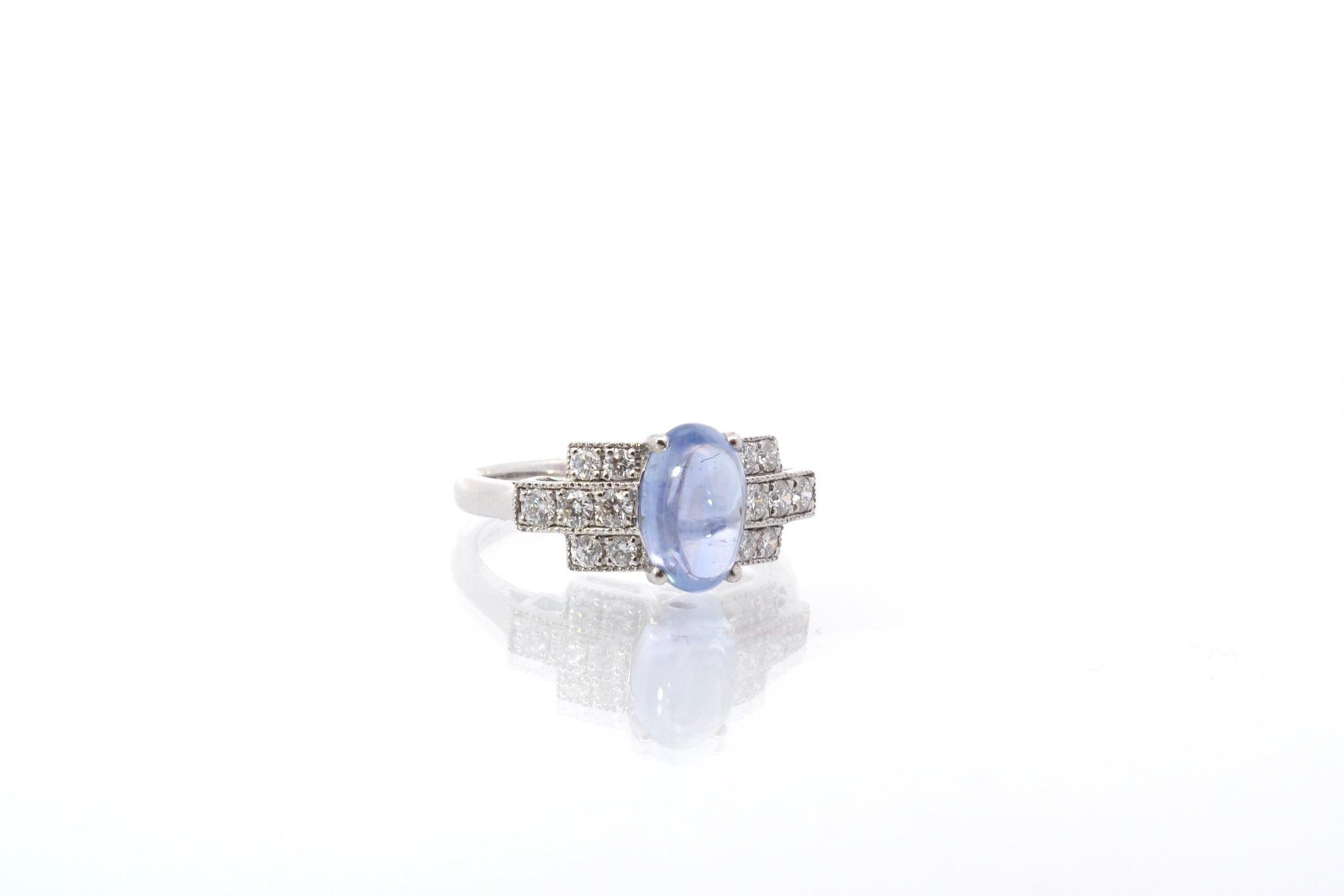 Ring mit Cabochon-Saphir und Diamanten im Zustand „Gut“ im Angebot in PARIS, FR