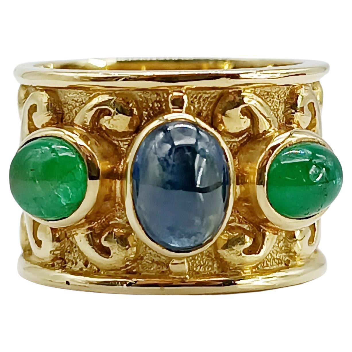 Cabochon Saphir und Smaragd Ring in 18K Gelbgold, strukturiertes breites Band, 1990