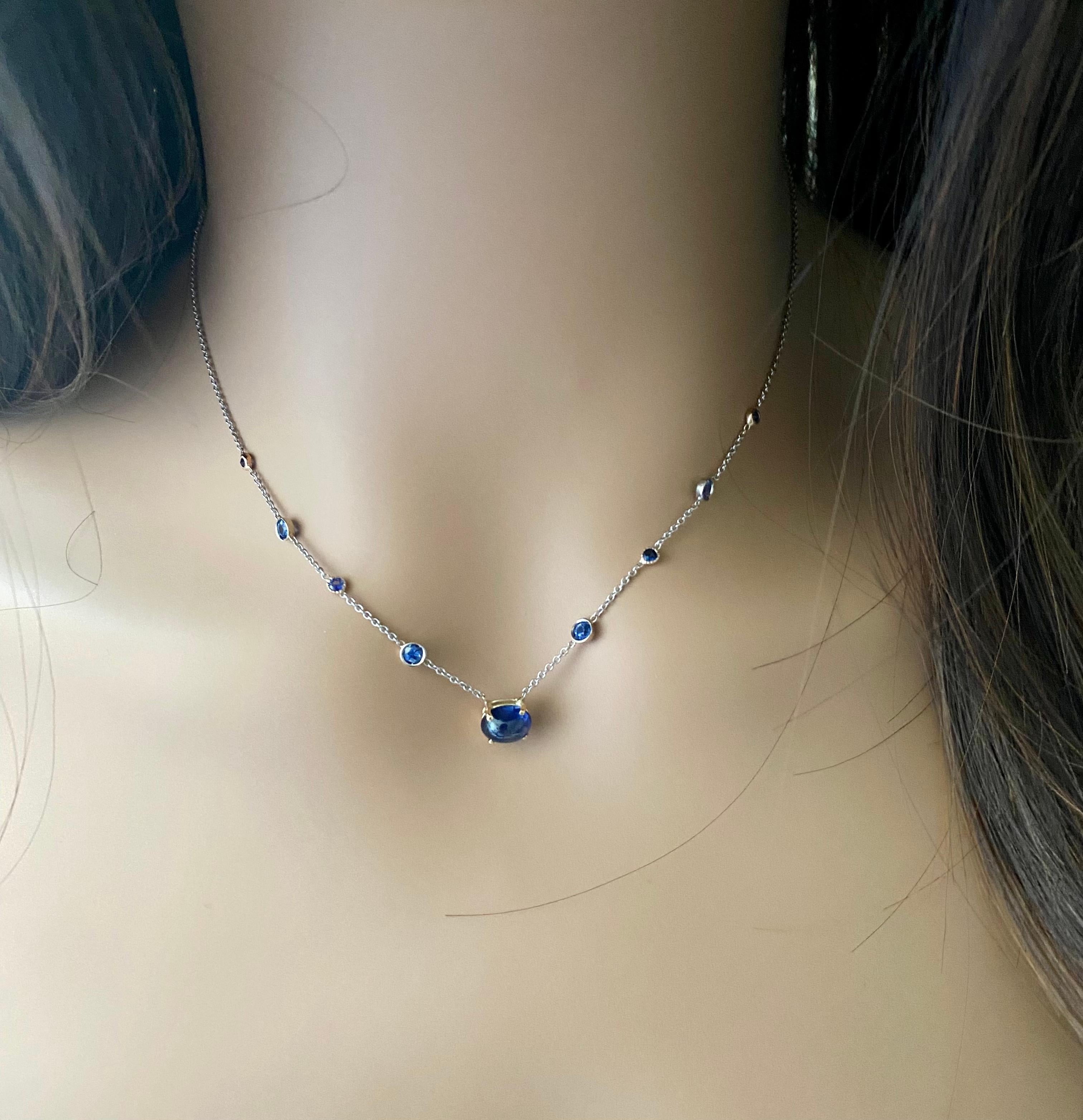 Contemporary Cabochon Sapphire Round Sapphire 2.97 Carat Gold Necklace Pendant