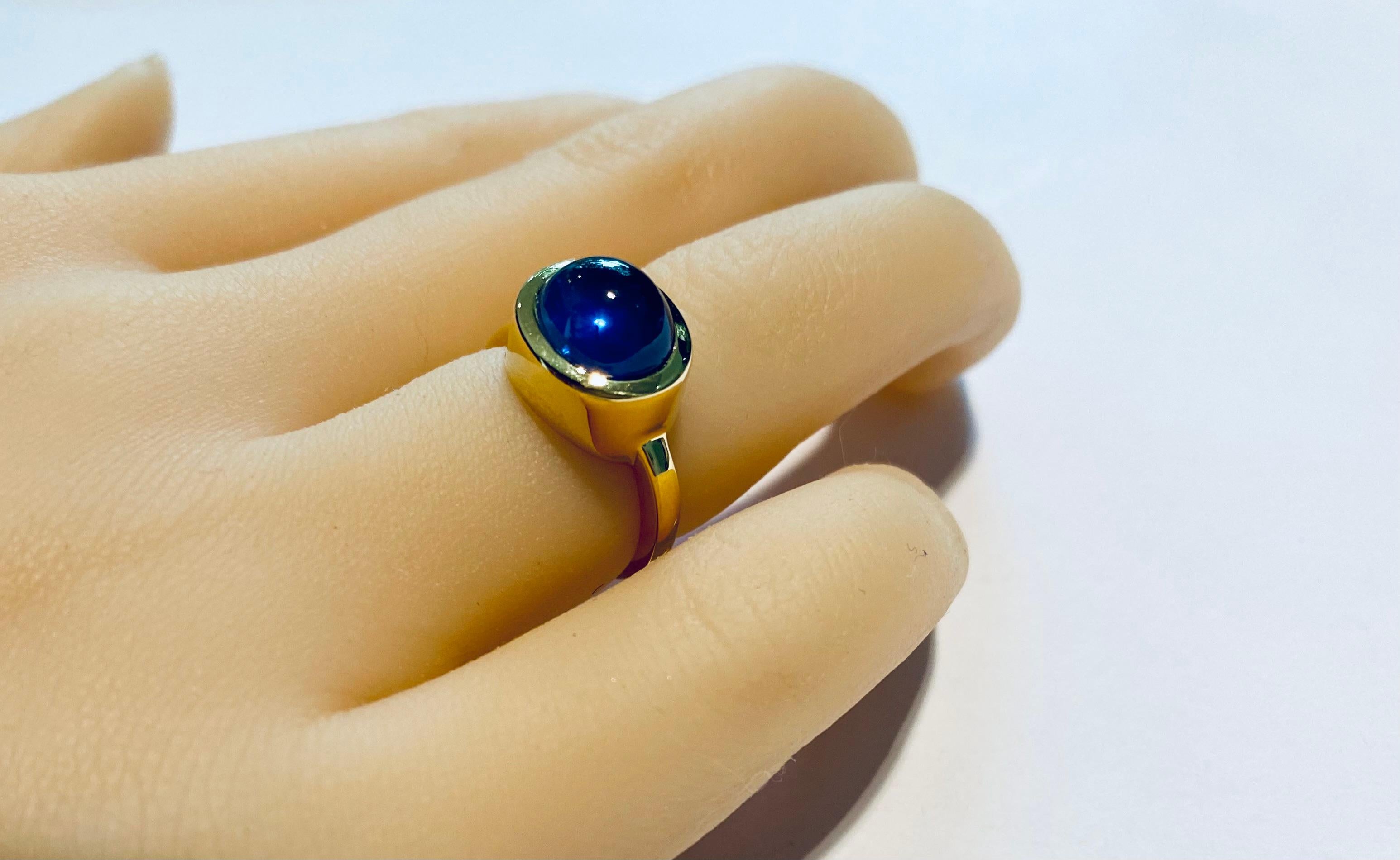 Cabochon Sapphire Bezel Raised Dome Yellow Gold Cocktail Ring In New Condition In New York, NY