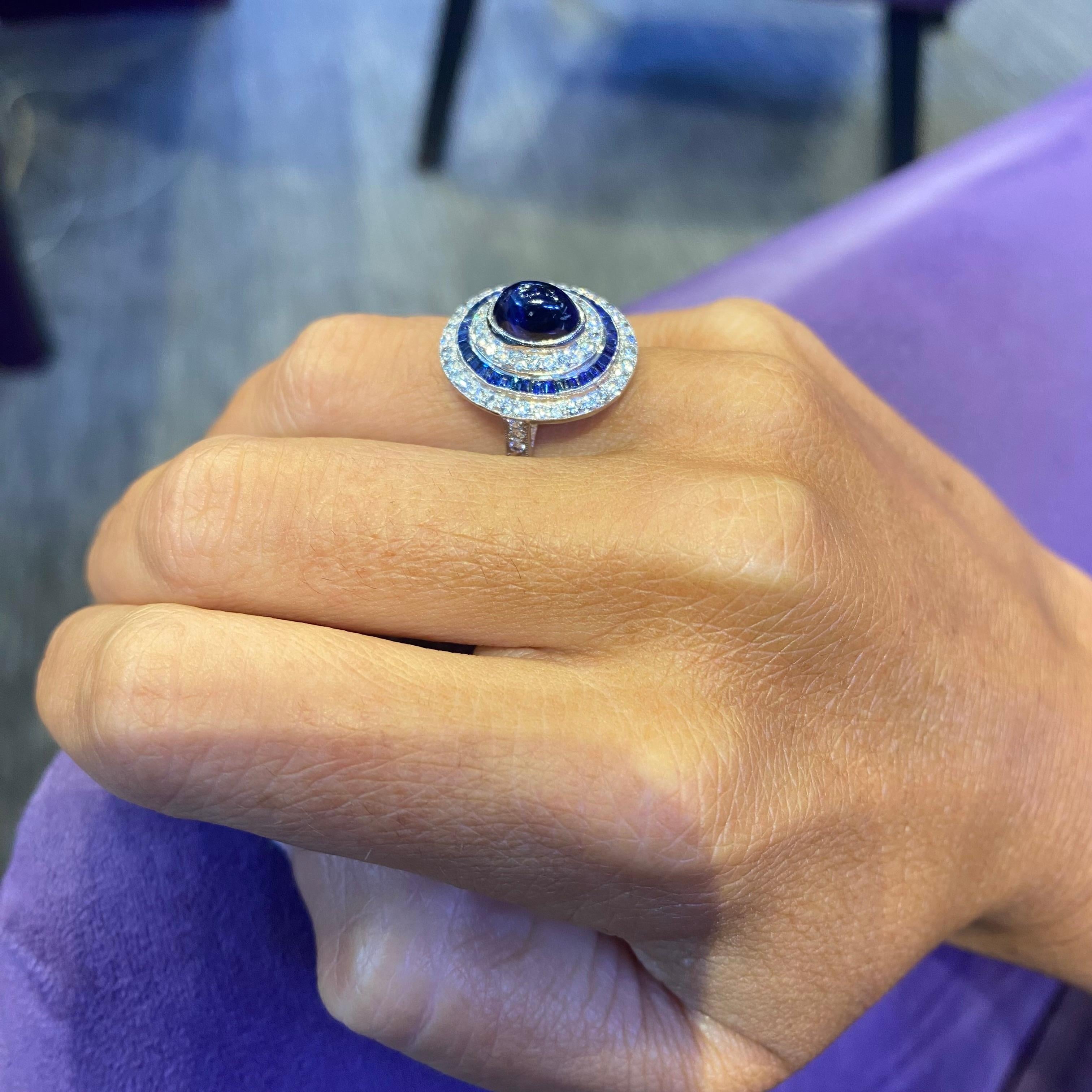 Cocktailring mit Cabochon-Saphir und Diamant im Zustand „Hervorragend“ im Angebot in New York, NY