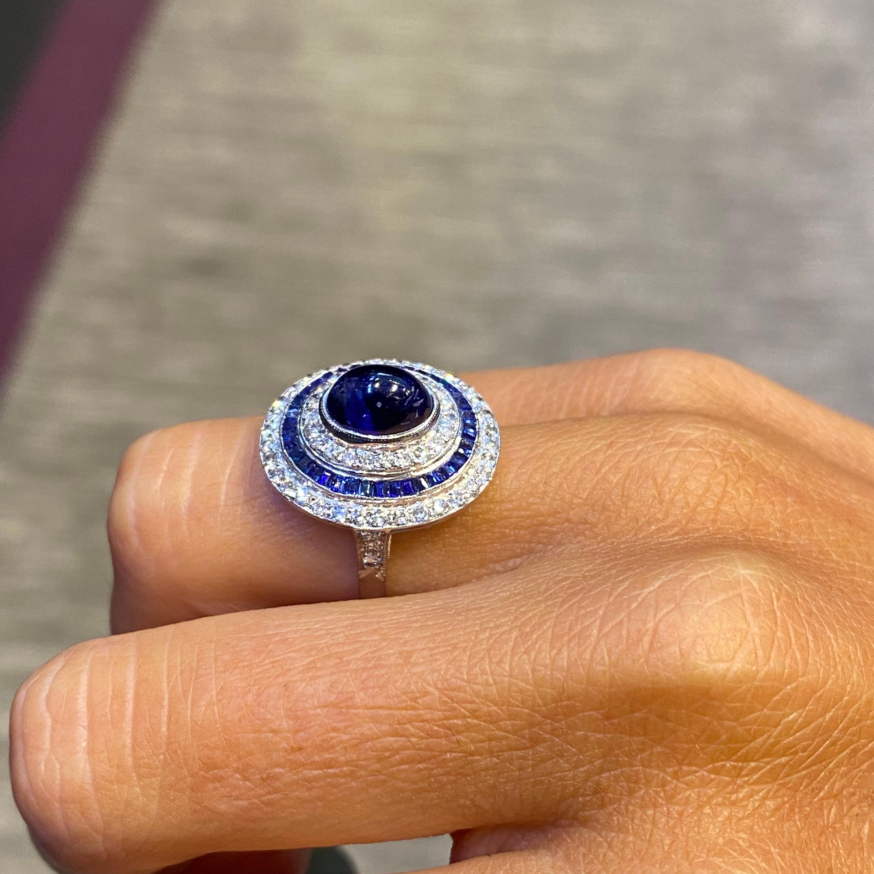 Cocktailring mit Cabochon-Saphir und Diamant im Angebot 1