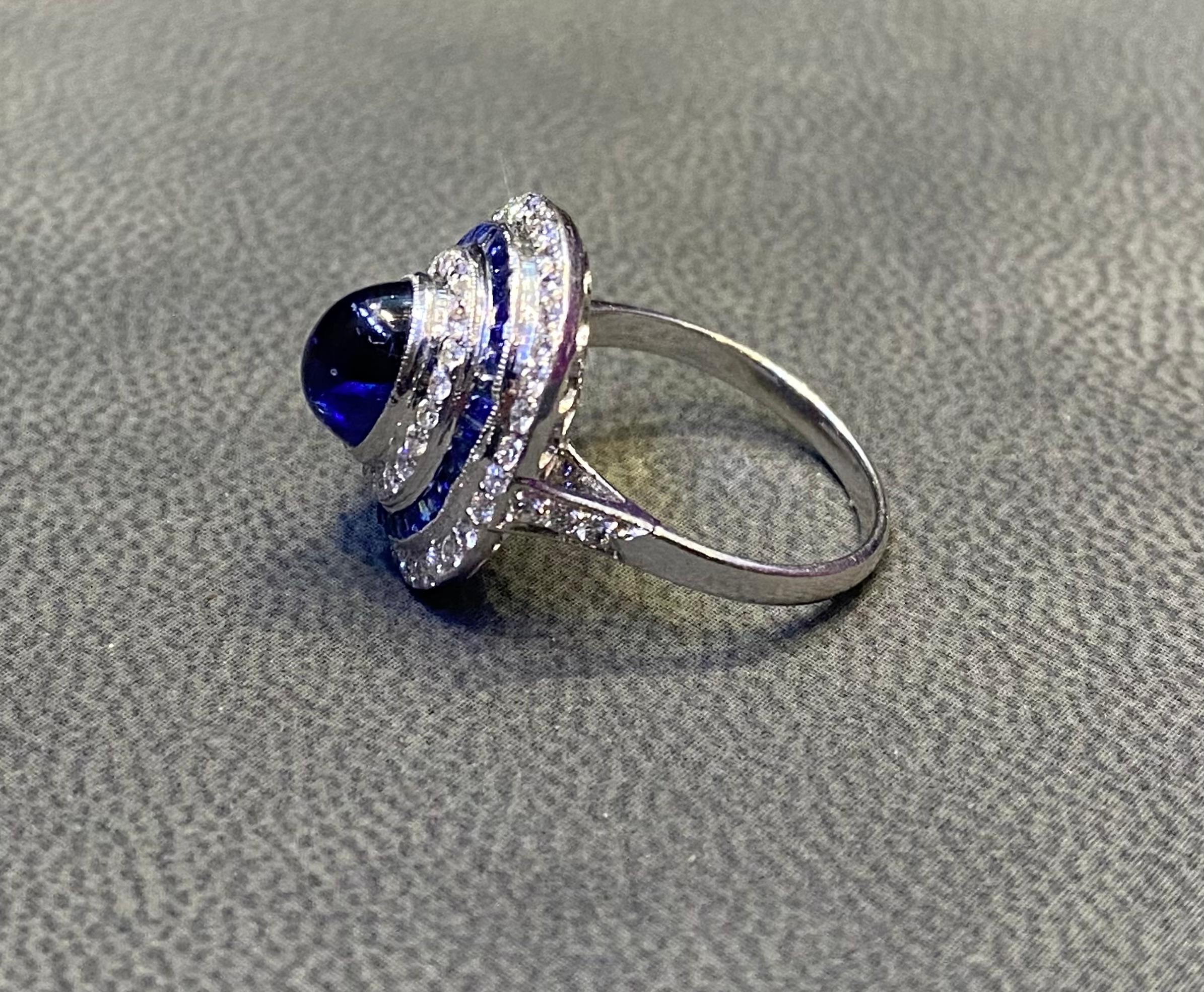 Cocktailring mit Cabochon-Saphir und Diamant im Angebot 5