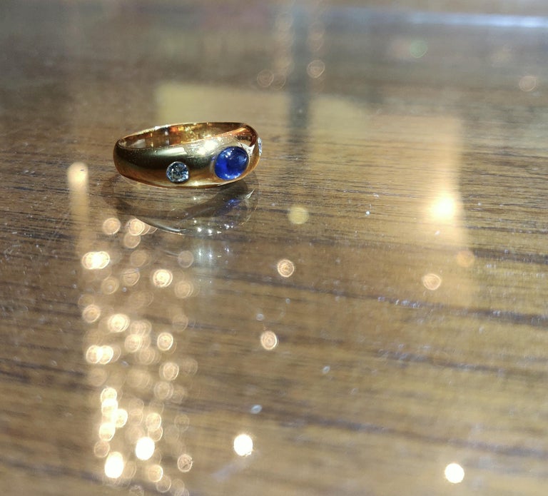 Cabochon Sapphire Diamond Three-Stone 18K Yellow Gold Ring For Sale 1