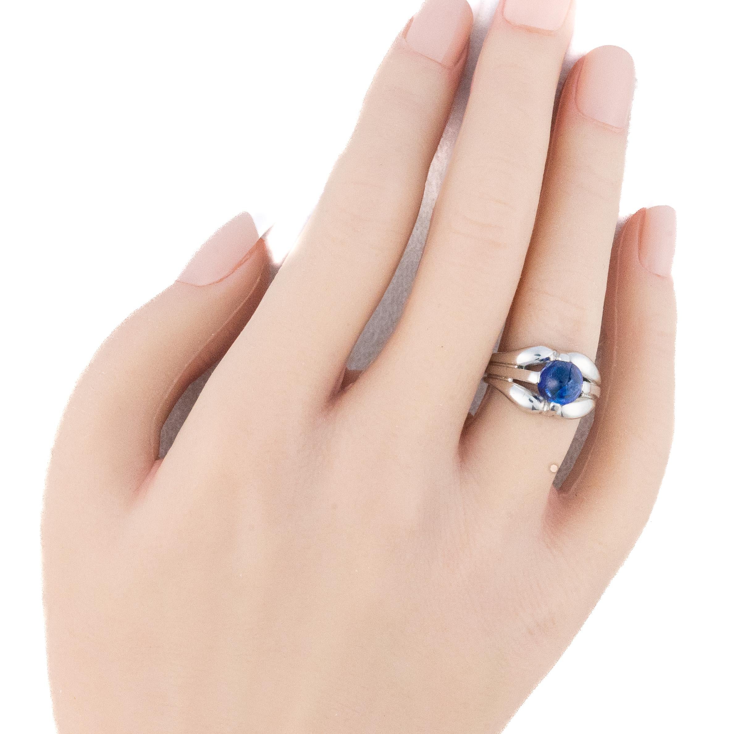 Cabochon Saphir Solitaire Ring im Zustand „Hervorragend“ im Angebot in New York, NY