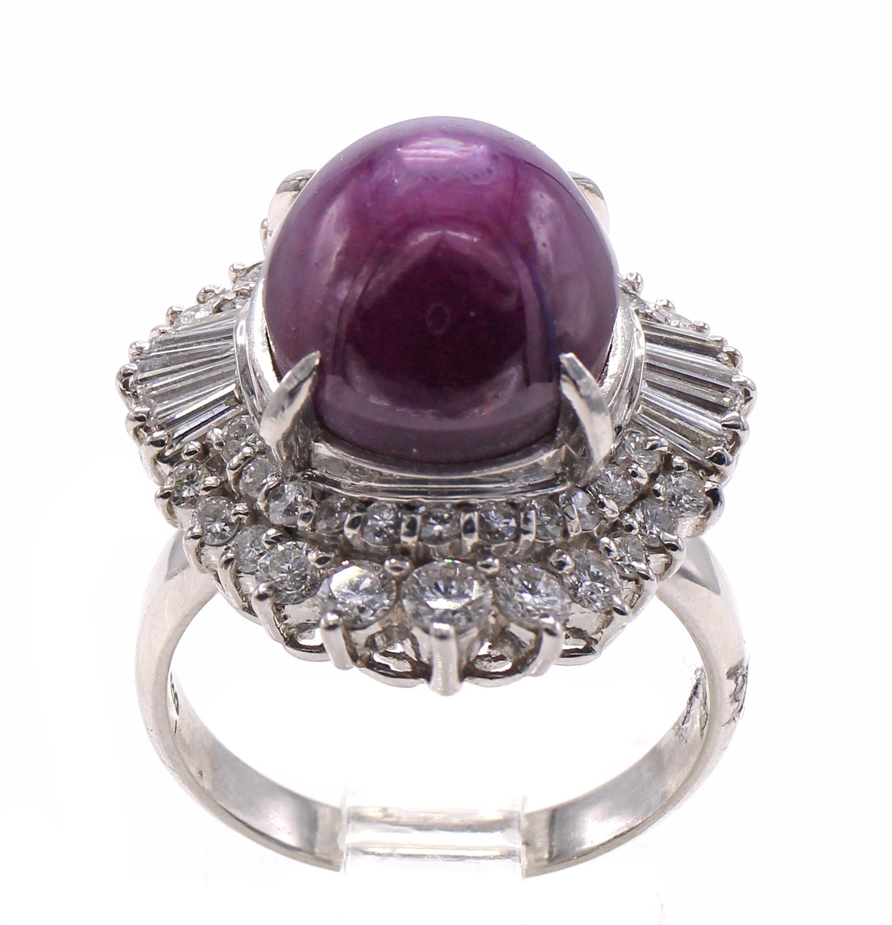 Cabochon Star Ruby Diamond Platinum 1960s Ring In Excellent Condition For Sale In New York, NY