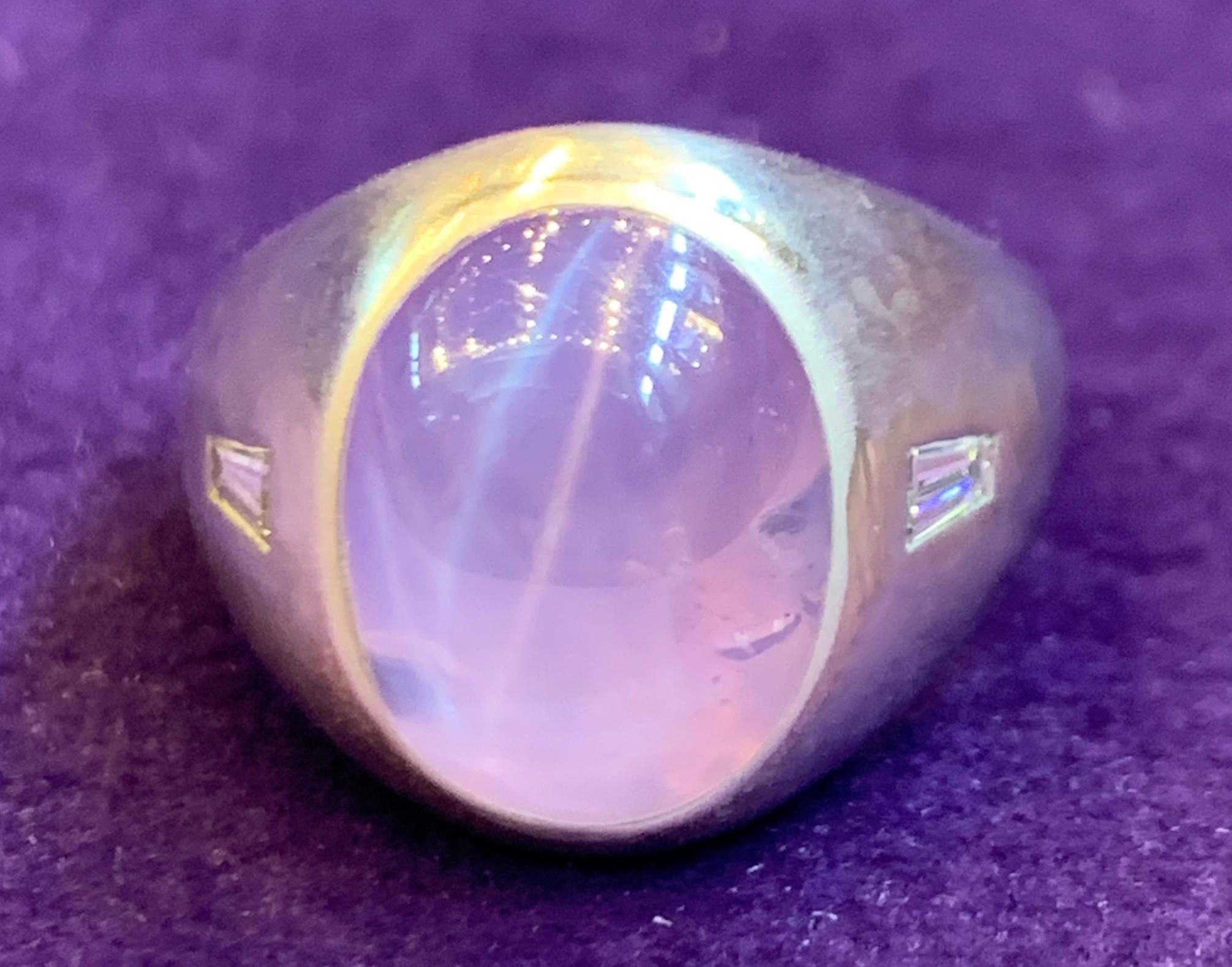 Cabochon Star Sapphire and Diamond Men's Ring In Excellent Condition For Sale In New York, NY