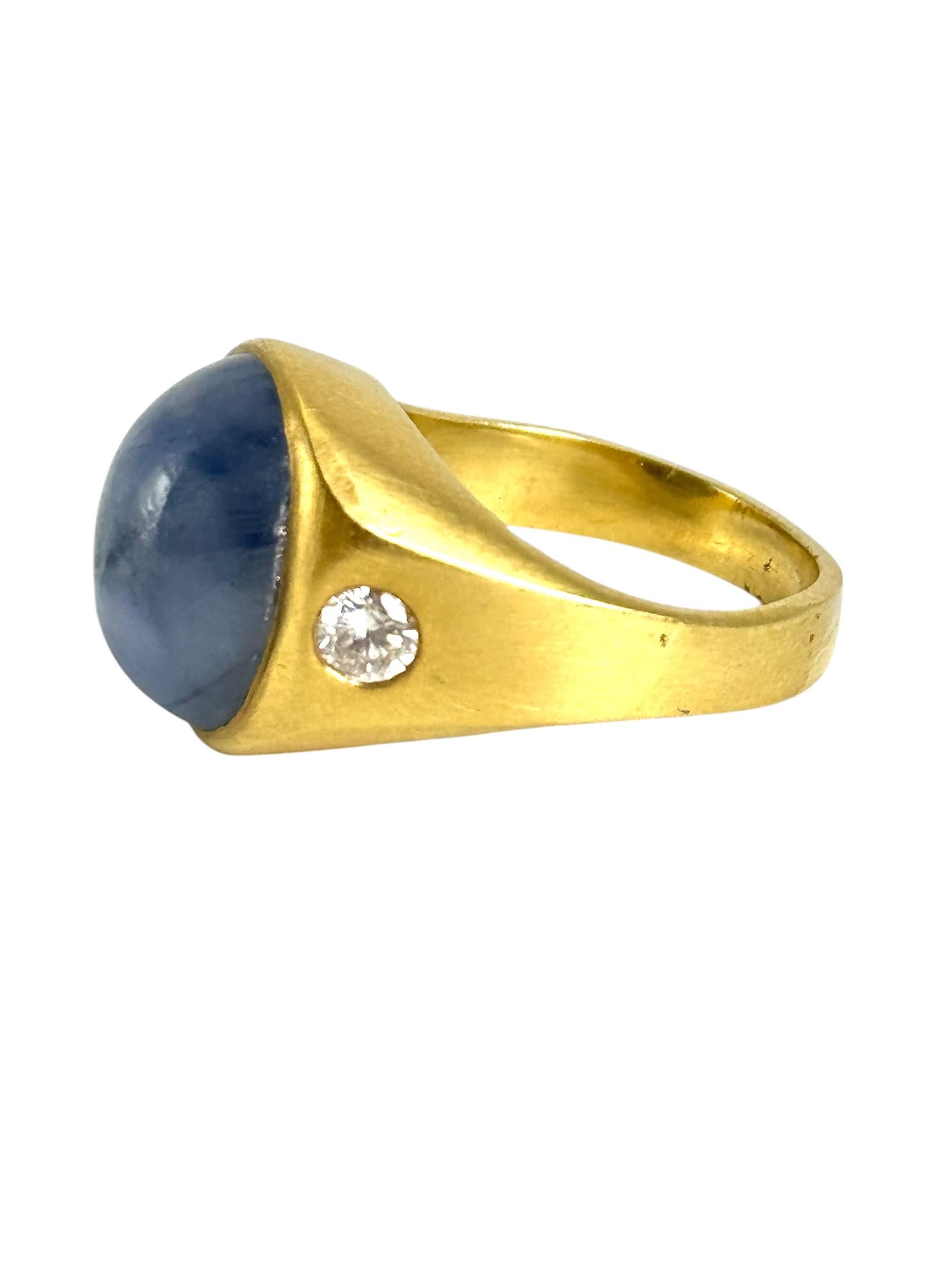 18K Yellow Gold Cabochon Star Sapphire and Diamond Ring For Sale 1