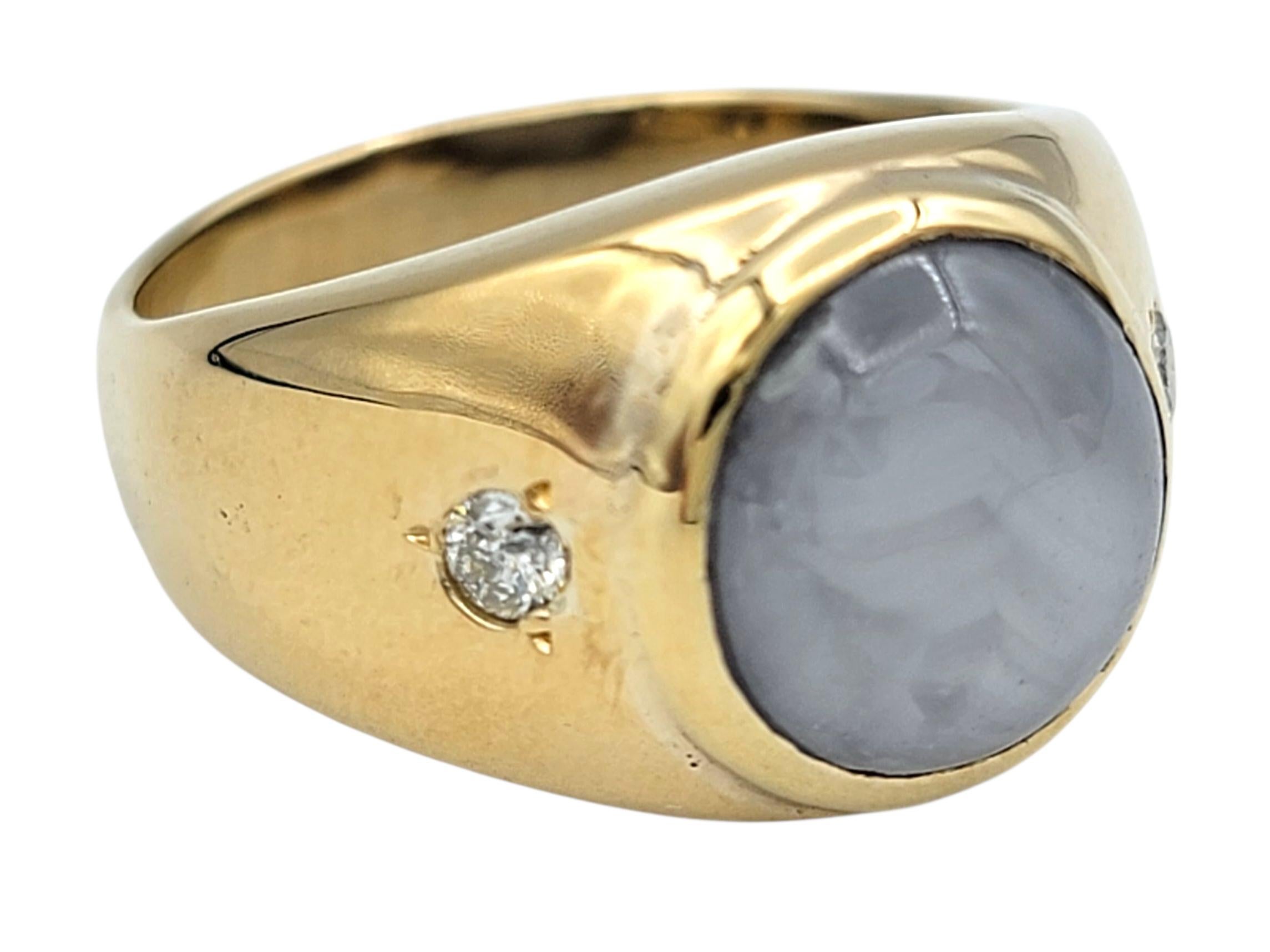 Contemporain Bague à large bande en saphir étoilé cabochon avec diamants en or jaune 12 carats en vente