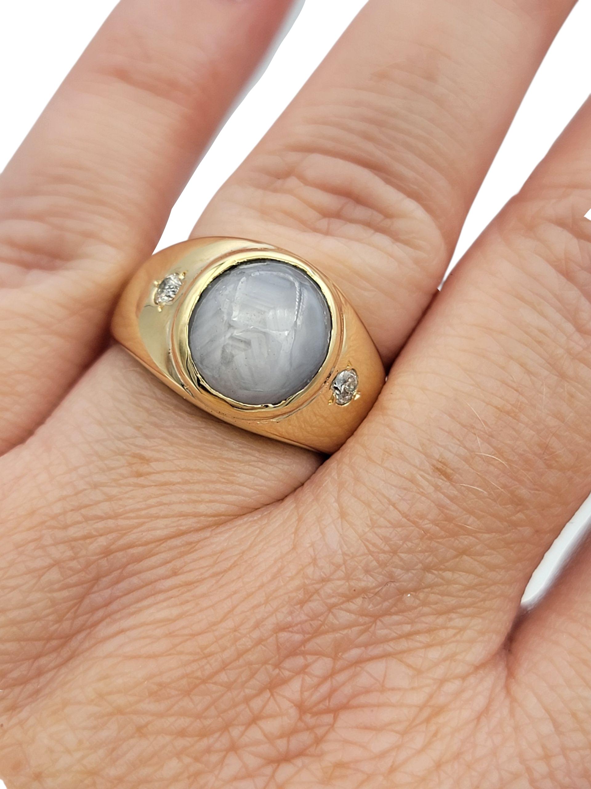 Bague à large bande en saphir étoilé cabochon avec diamants en or jaune 12 carats en vente 1
