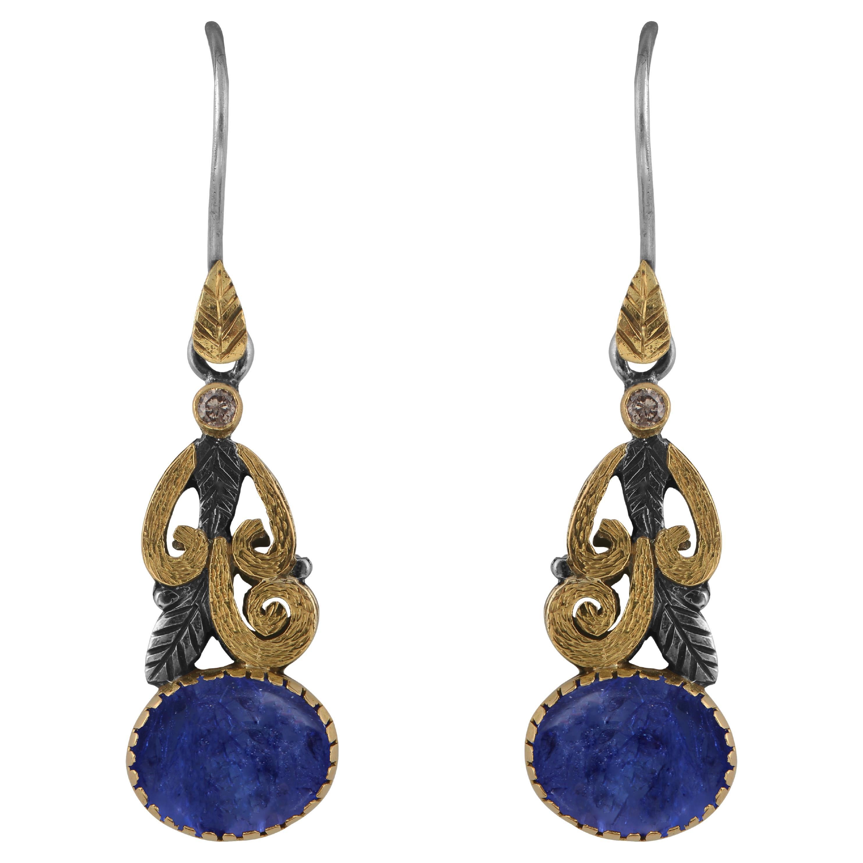 Orecchini a pendente con diamante e tanzanite cabochon in oro 18k e argento