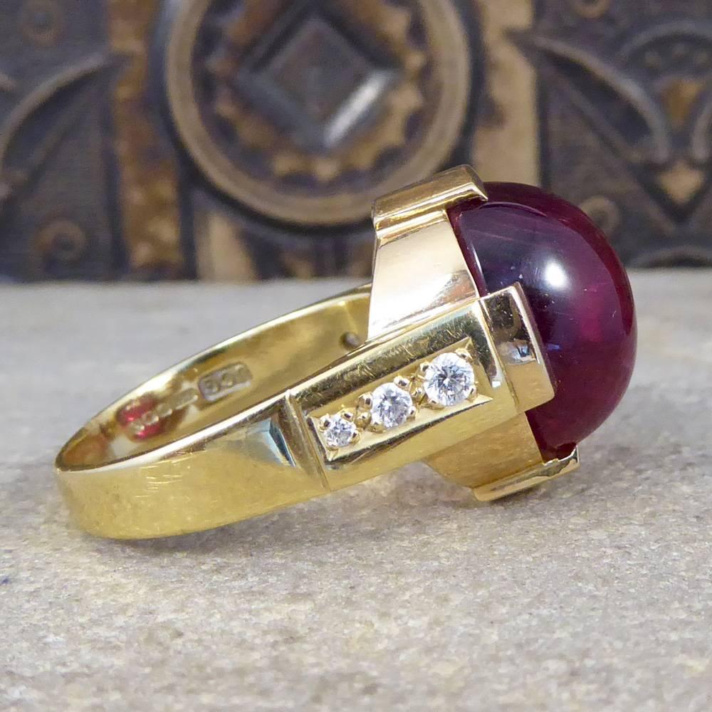 Cabochon Tourmaline and Diamond 18 Carat Yellow Gold Ring In Good Condition In Yorkshire, West Yorkshire