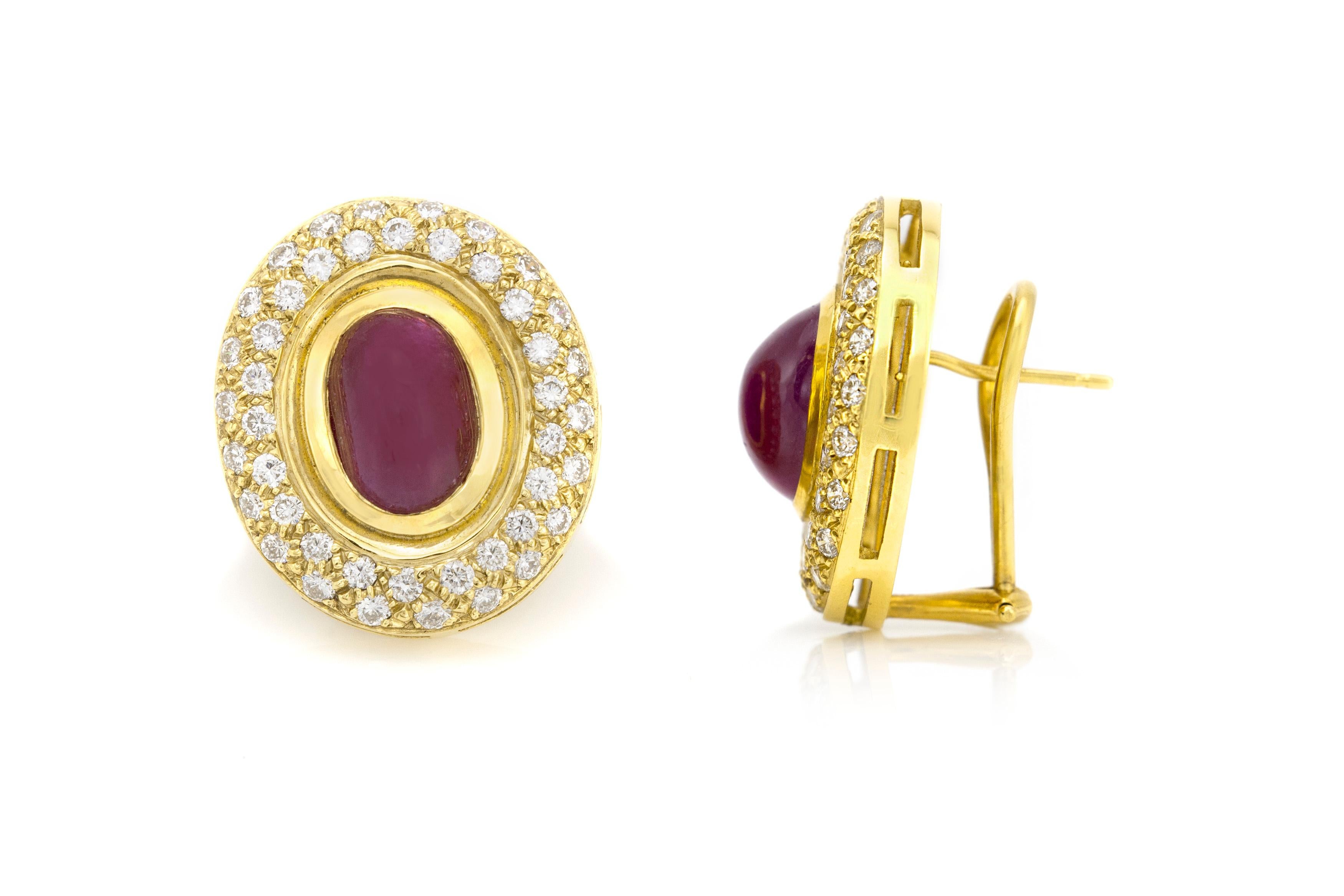 The earrings is finely crafted in 18k yellow gold with diamonds weighing approximately total of 4.00 carat and ruby weighing approximately total of 6.50 carat.