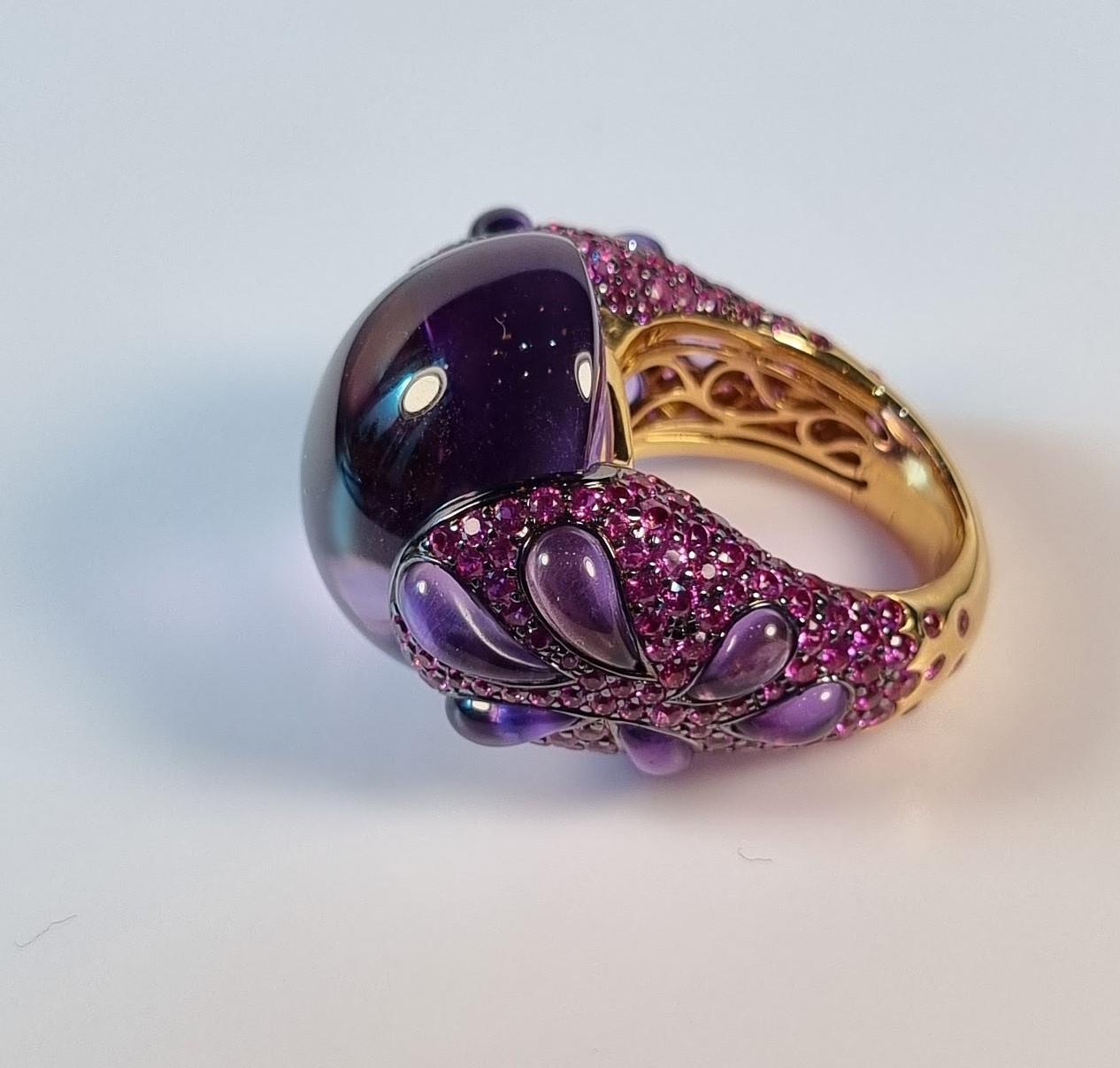 Cabouchon Amethyst and pink sapphires 18k yellow gold ring
Weight 23,34gr Size ring 53 Europe 

Irama Pradera is a dynamic and outgoing designer from Spain that searches always for the best gems and combines classic with contemporary mounting and