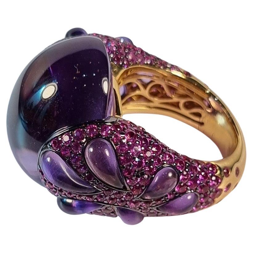 18 Karat Gelbgold Ring mit Cabouchon Amethyst und rosa Saphiren