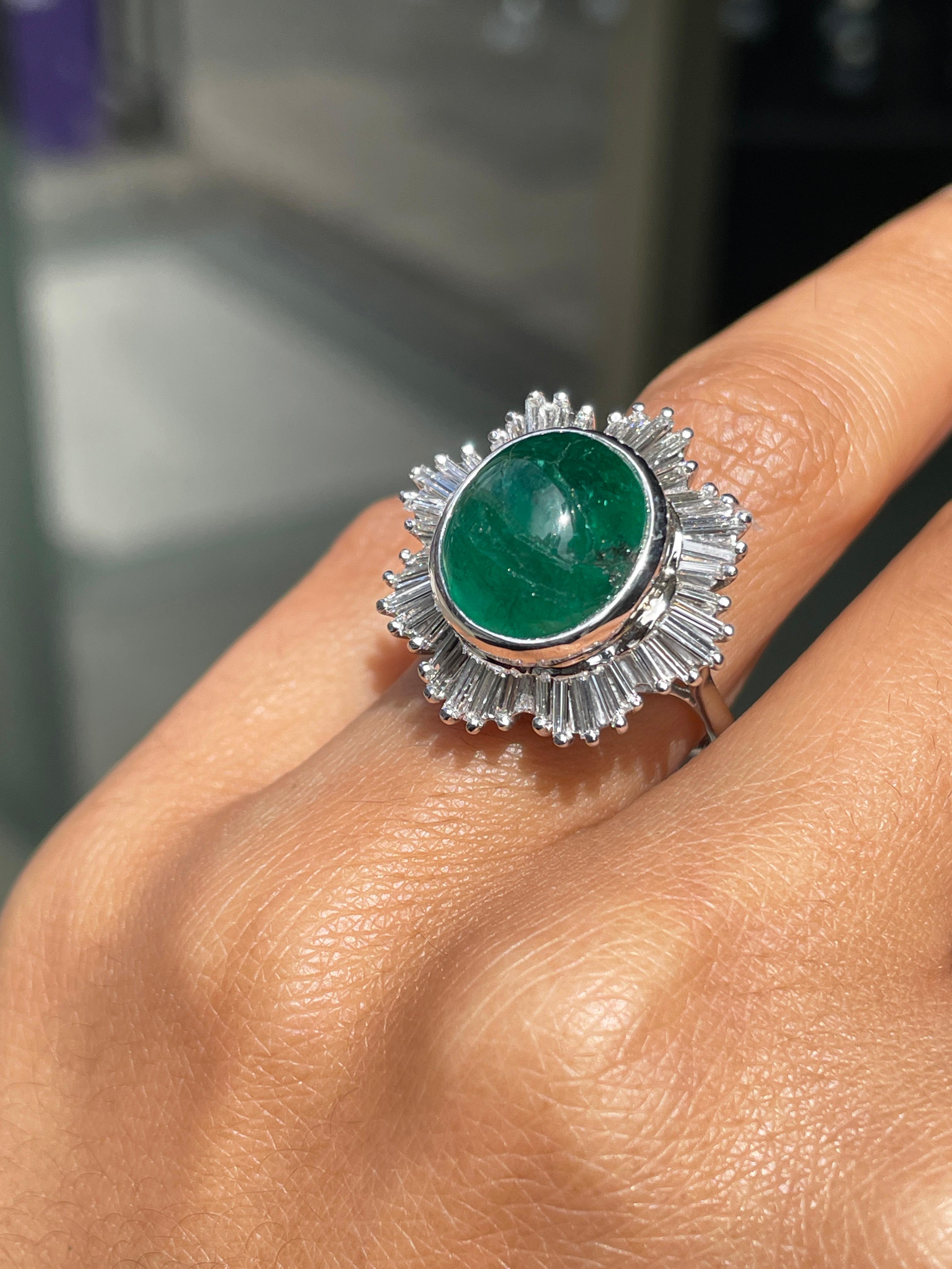 Cabochon Cabouchon Emerald and Diamond 18 Carat White Gold Ballerina Cluster Ring For Sale