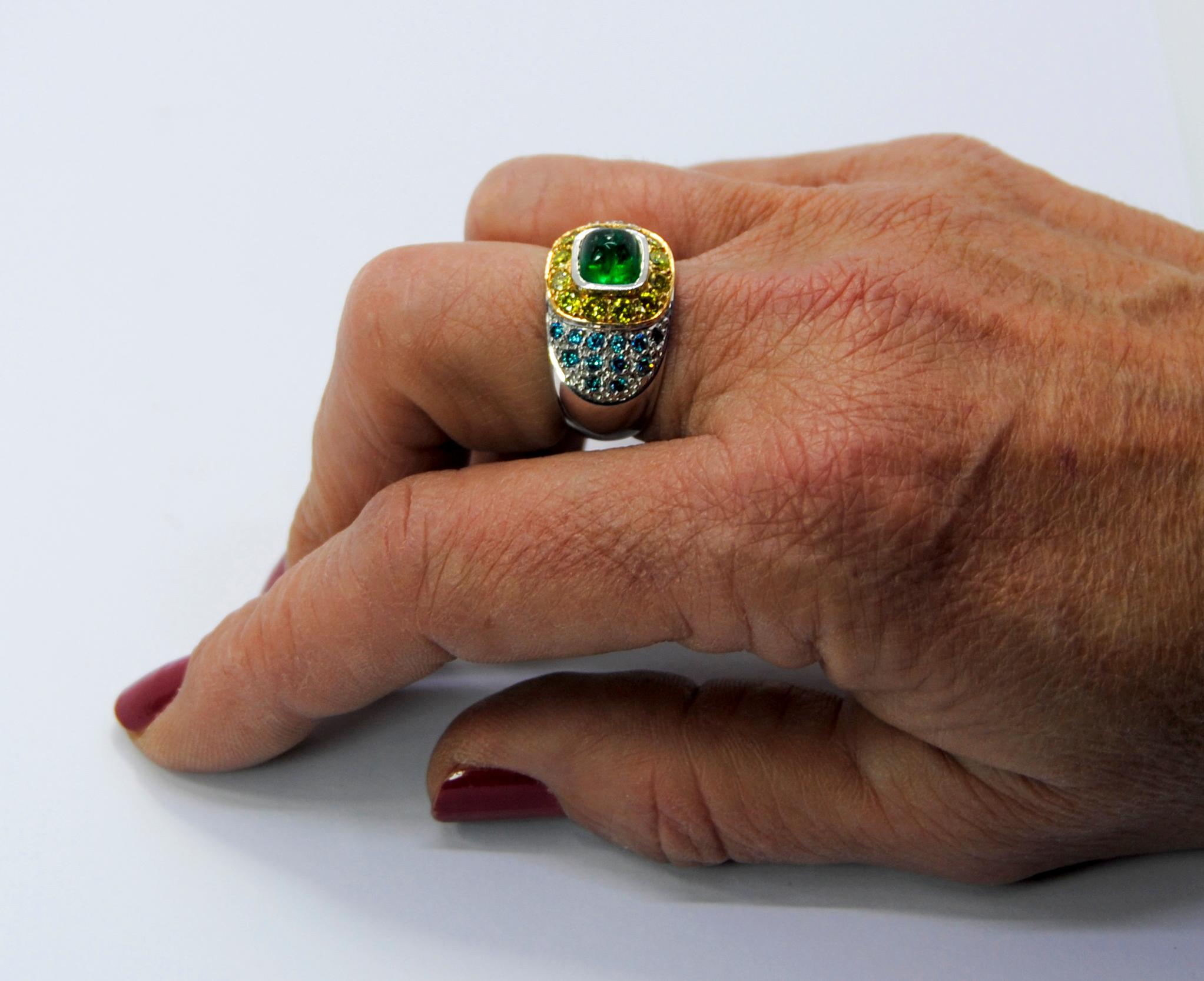 Cabouchon Emerald in a Tray of Blue and Yellow Diamonds in a 18 Karat White Ring For Sale 2