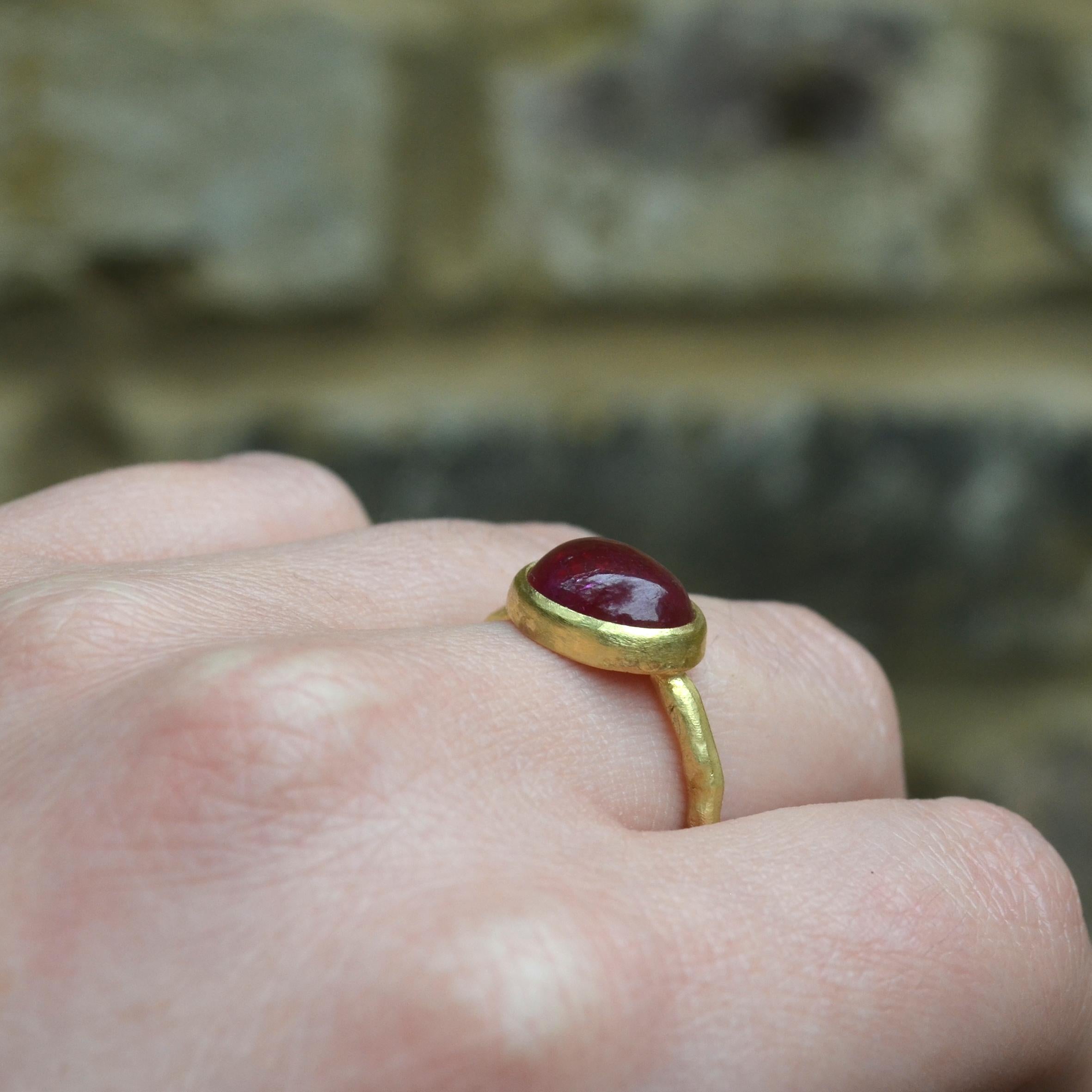 Cabouchon Ruby 18 Karat Gold Ring Handmade by Disa Allsopp In New Condition For Sale In London, GB