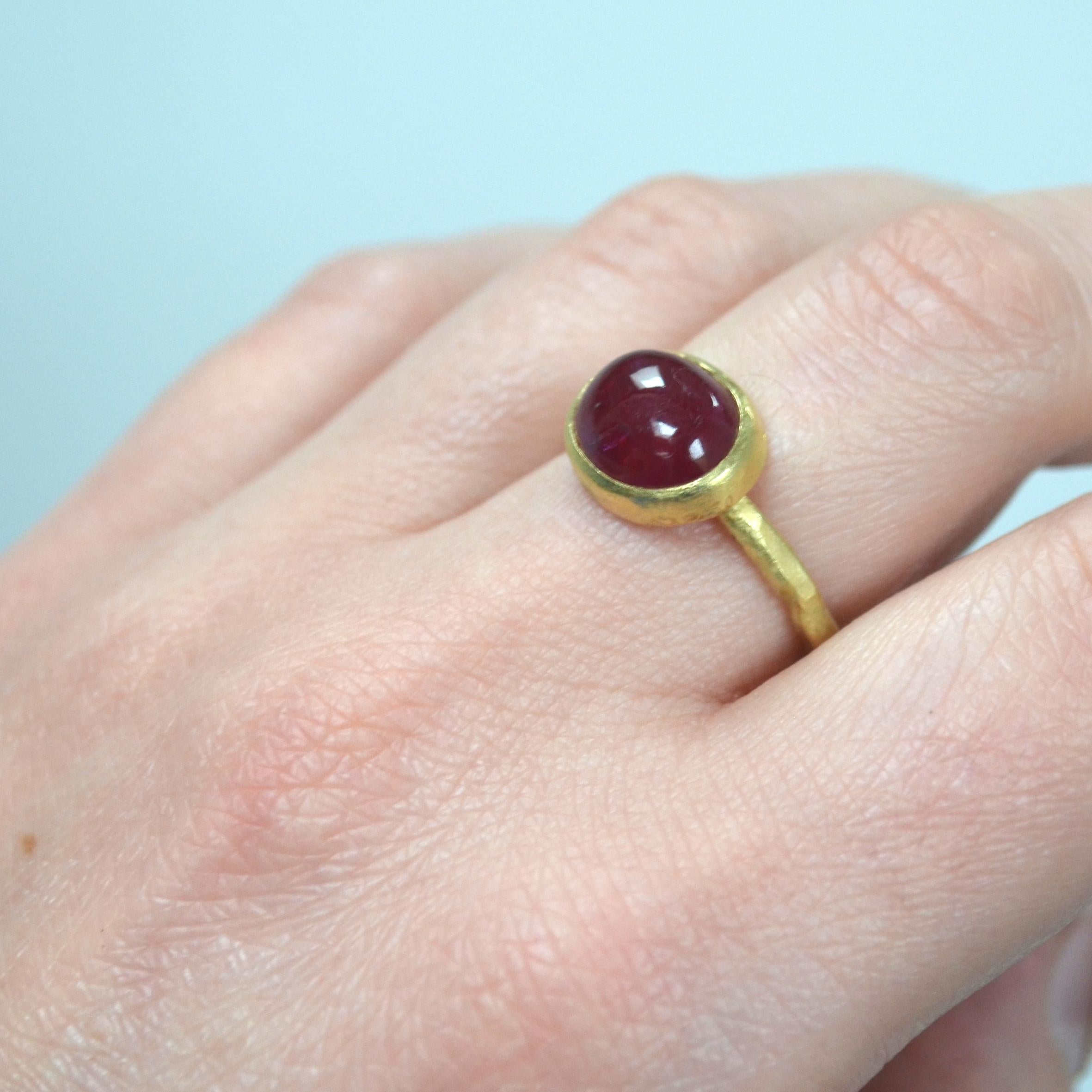 Women's or Men's Cabouchon Ruby 18 Karat Gold Ring Handmade by Disa Allsopp For Sale