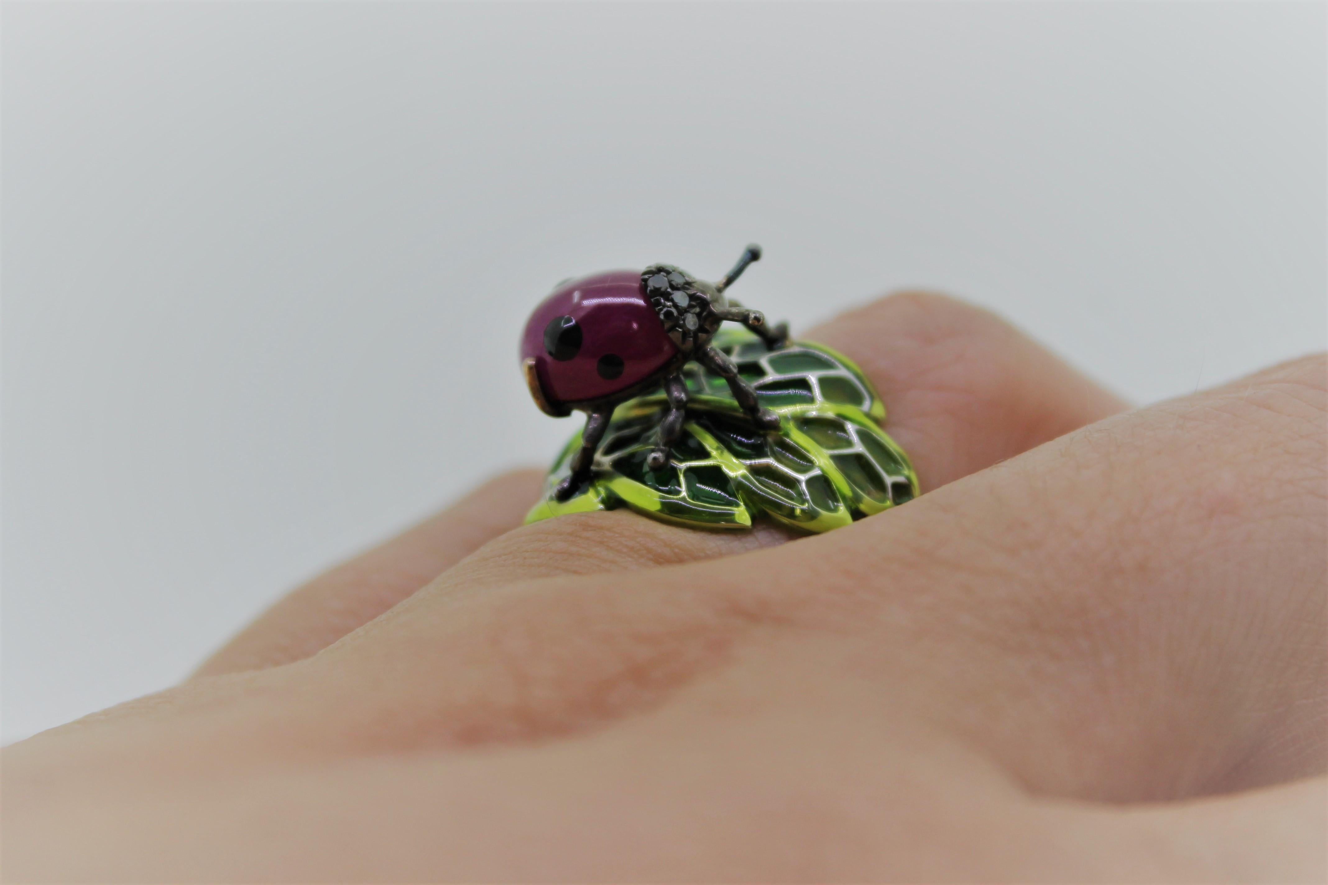 Cabouchon Ruby and Black Diamond Ladybug Cocktail Ring In New Condition For Sale In Milano, IT