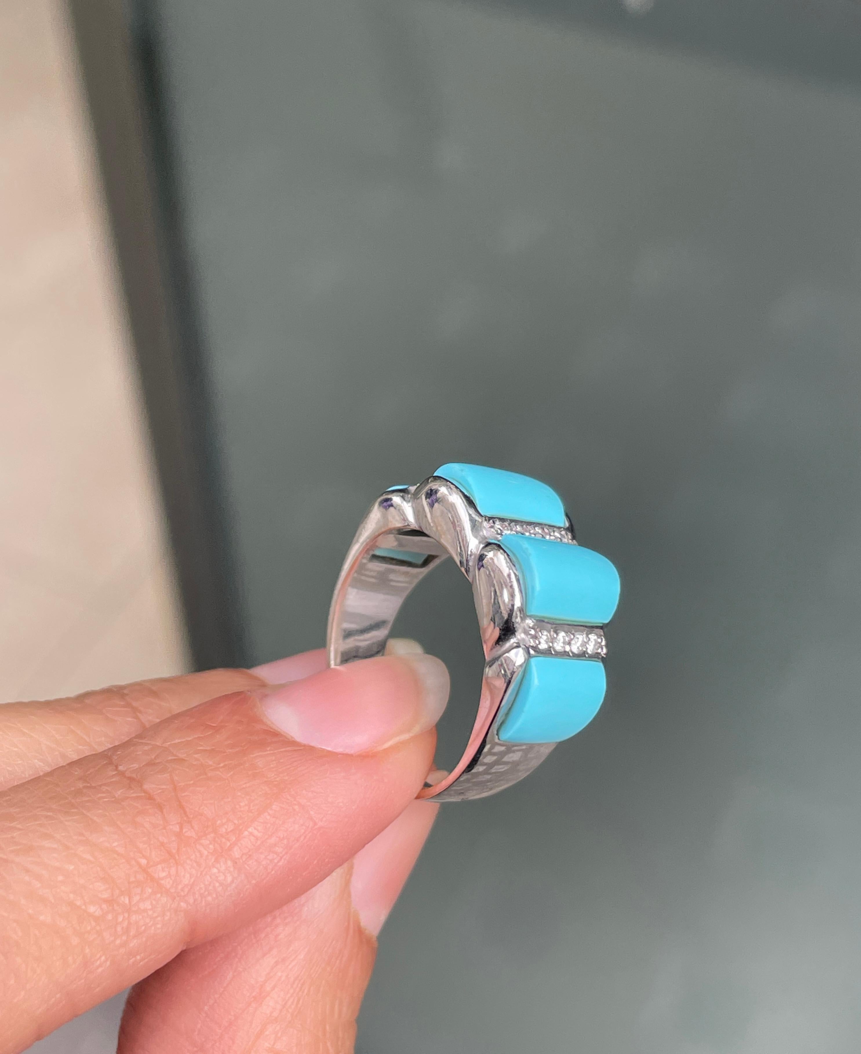 Cabouchon Turquoise and Diamond 18 Carat White Gold Cocktail Ring In Good Condition For Sale In London, GB