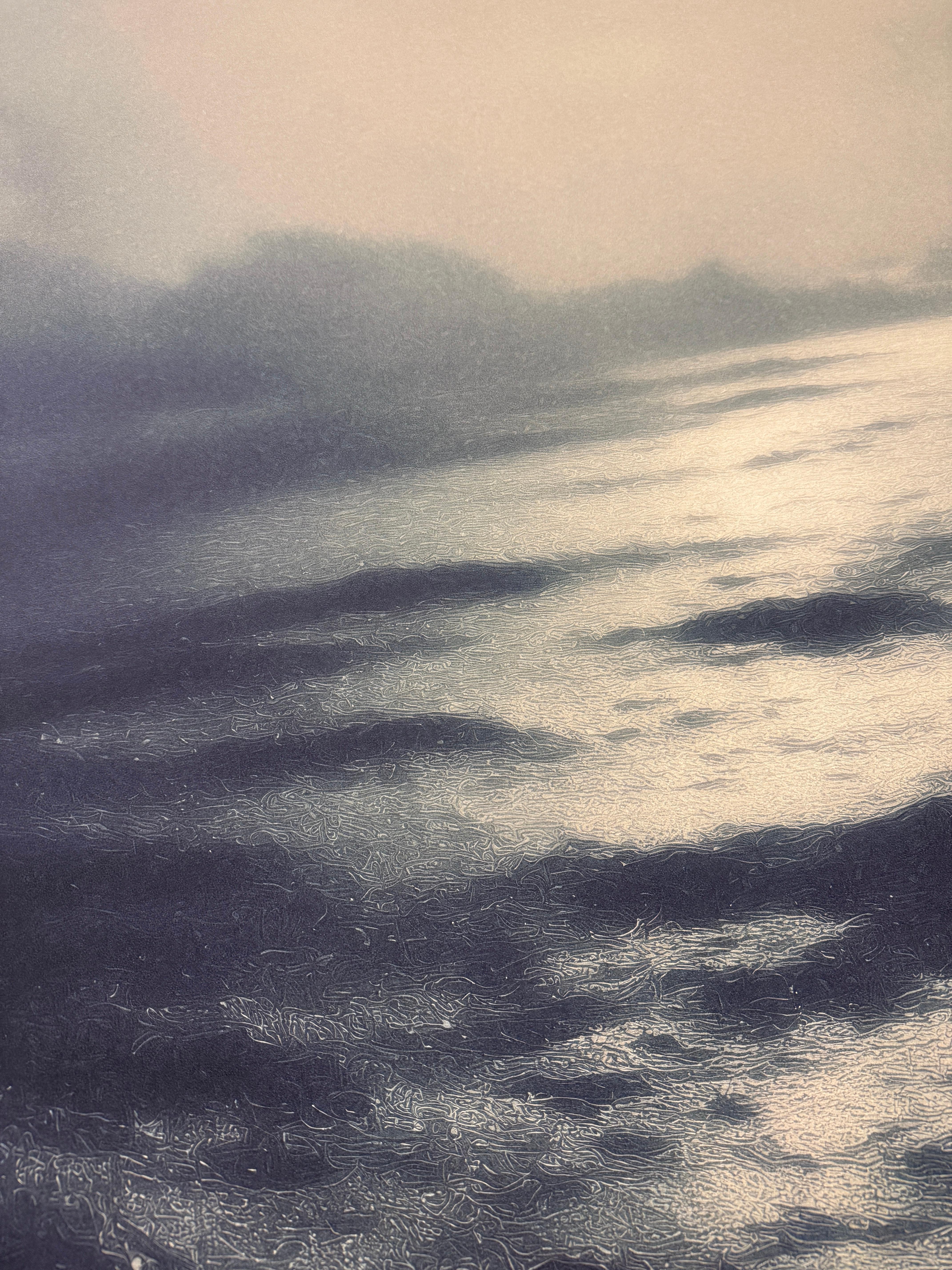 In Cabourg, Teil der Lemieux et Cie Limited Edition Art Series, tritt das Meer in den Hintergrund - eine Studie über tonale Mehrdeutigkeit, Licht und Abstraktion. Cabourg beschwört die melancholische Schönheit der Küsten der Normandie und die