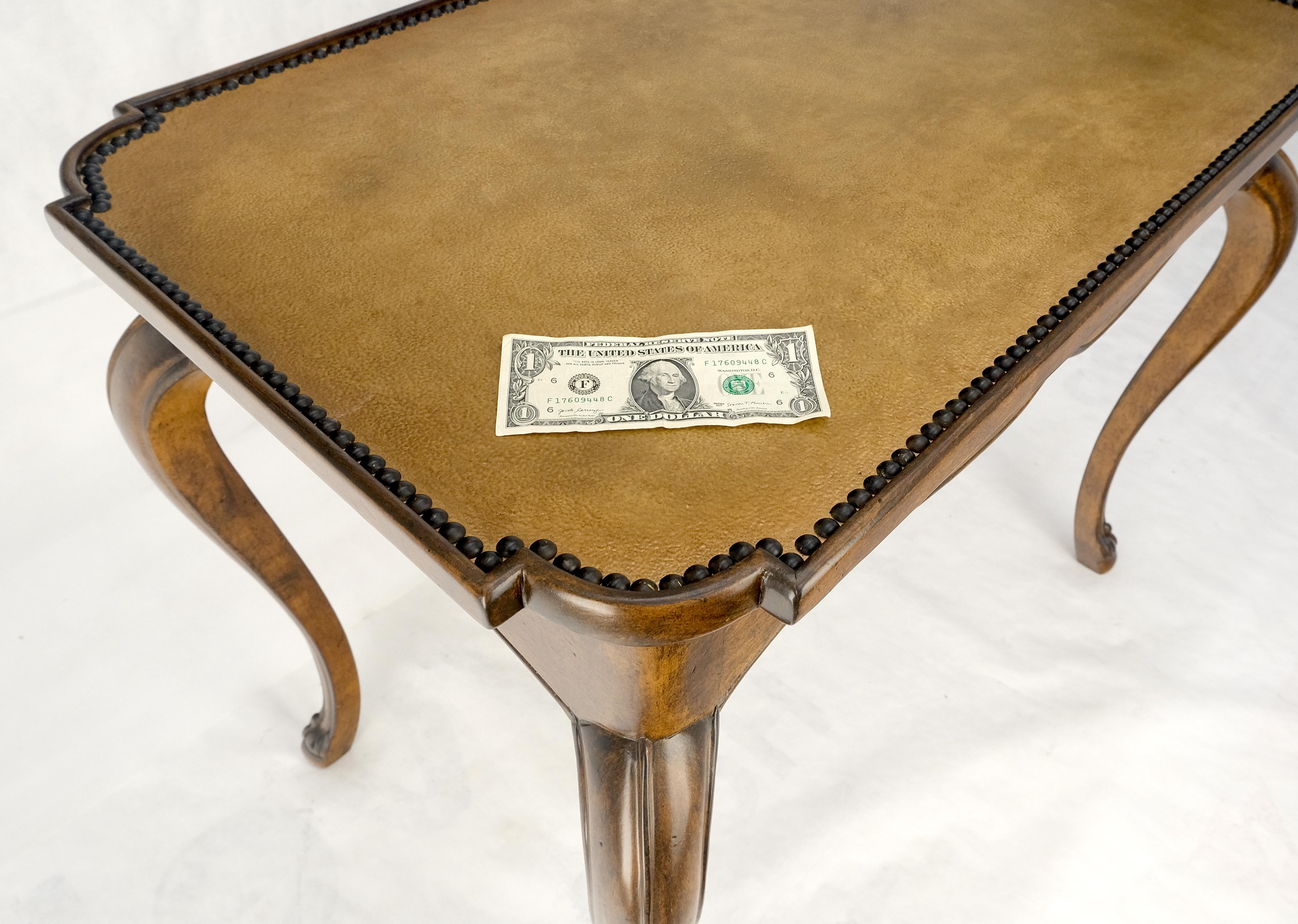 Table centrale décorative rectangulaire à pied cabriole Gueridon Brass Tack MINT en vente 5