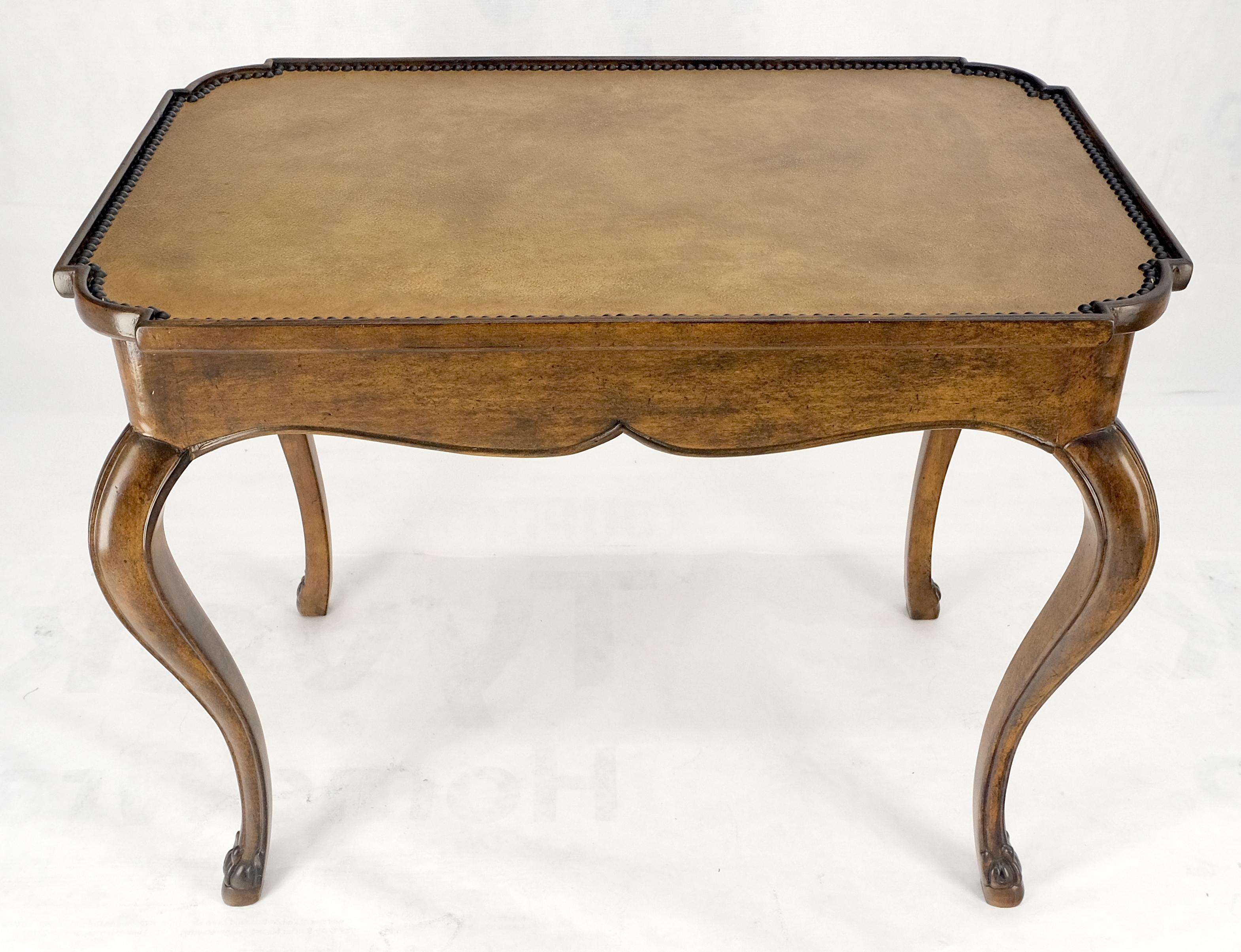 Mid-Century Modern Table centrale décorative rectangulaire à pied cabriole Gueridon Brass Tack MINT en vente