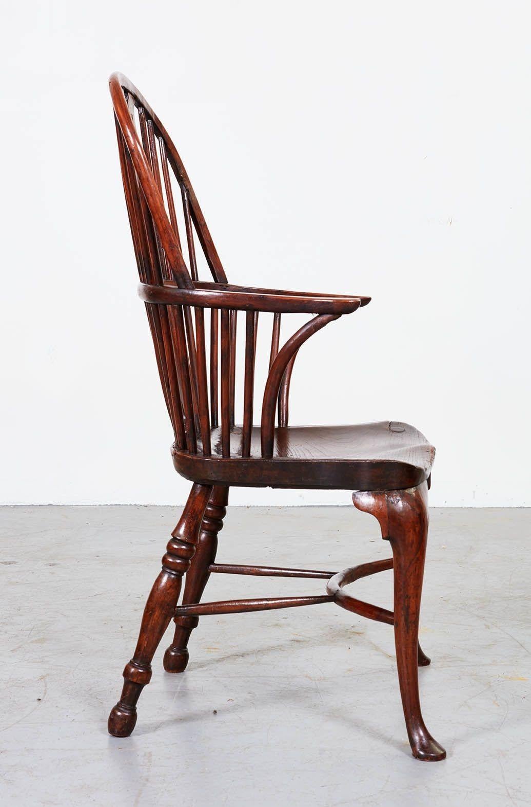 Cabriole Leg Yew Wood Windsor Armchair In Good Condition For Sale In Greenwich, CT