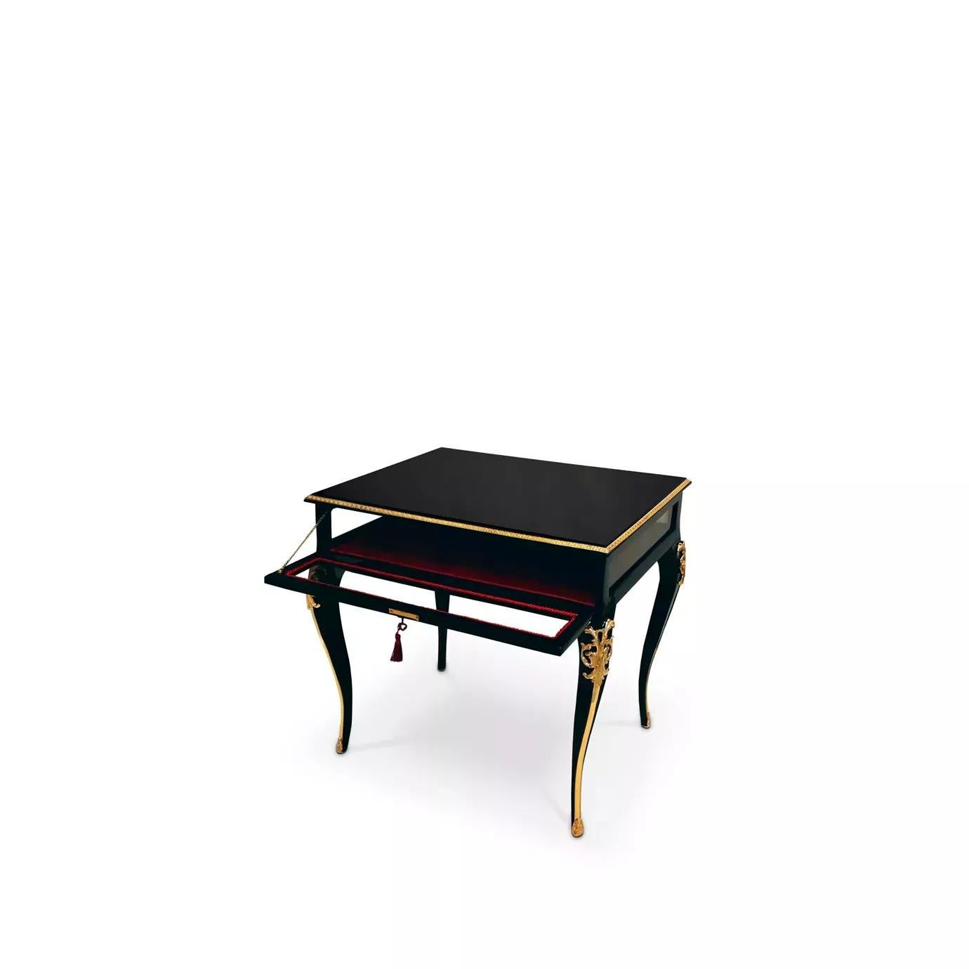 Nothing symbolizes 18th century furniture more than the cabriole leg. KOKET has taken this exceedingly elegant leg and graced it with a precious glass case lined in luxurious upholstery fabric for a young, modern and highly refined look.

Materials