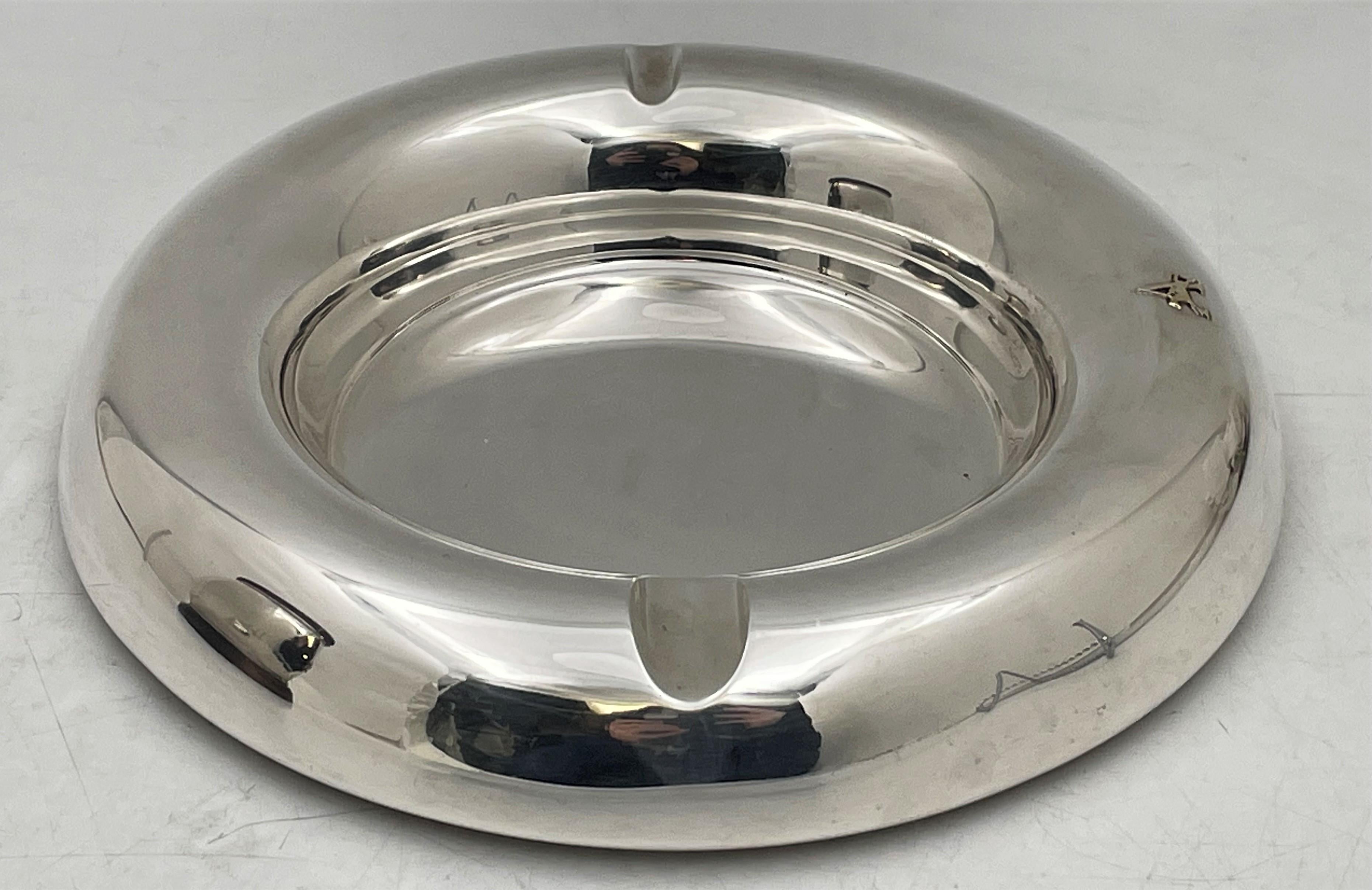 Fratelli Cacchione, Italian, sterling silver ashtray with an applied gold motif showcasing the letter A with a horse, in Mid-Century Modern style with a beautiful, geometric design, measuring 7 7/8'' in diameter by 1 3/8'' in height, weighs 12.6